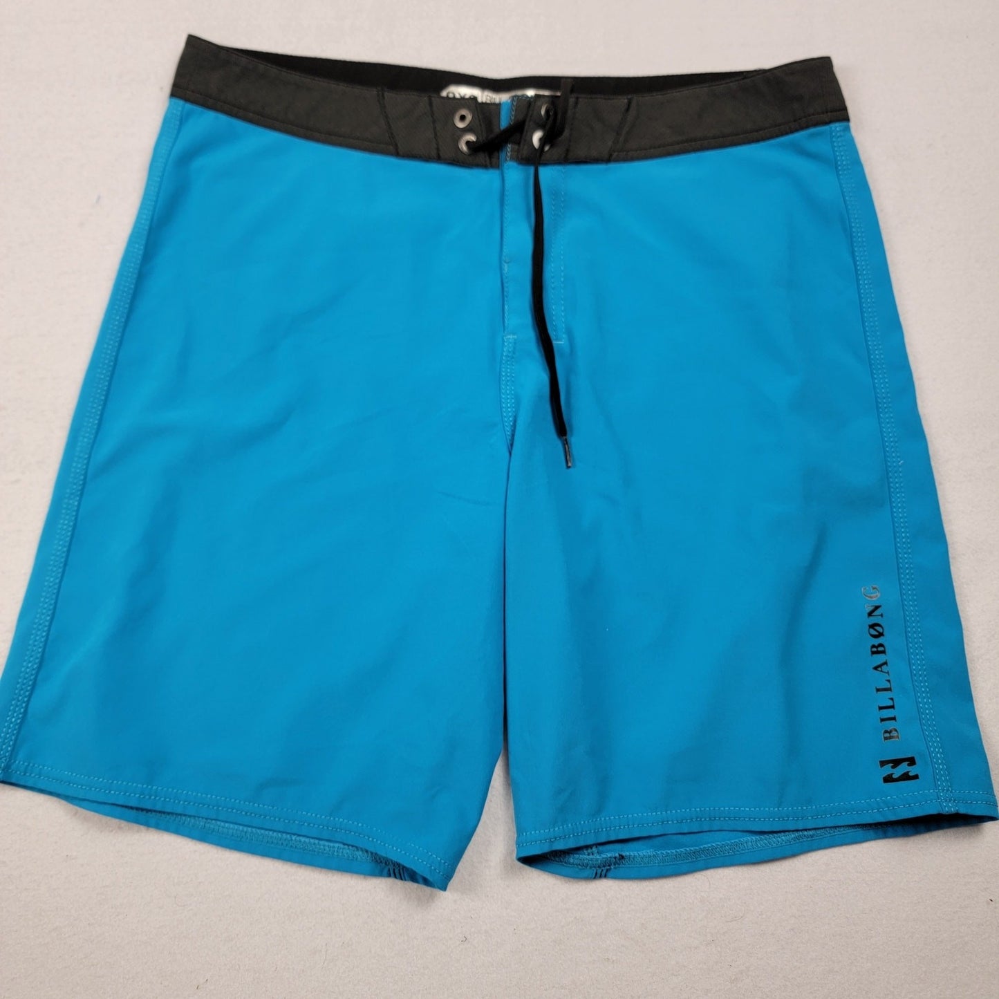 Billabong Men's Blue Shorts  Size 33  Preowned0