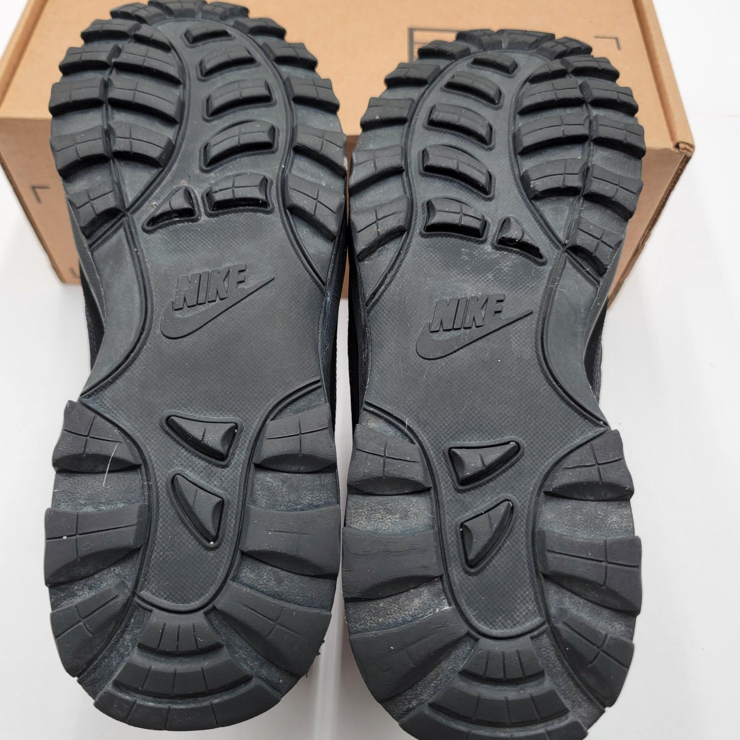 Nike Manoadome 'Triple Black' Mens Sz 9.5 844358 003