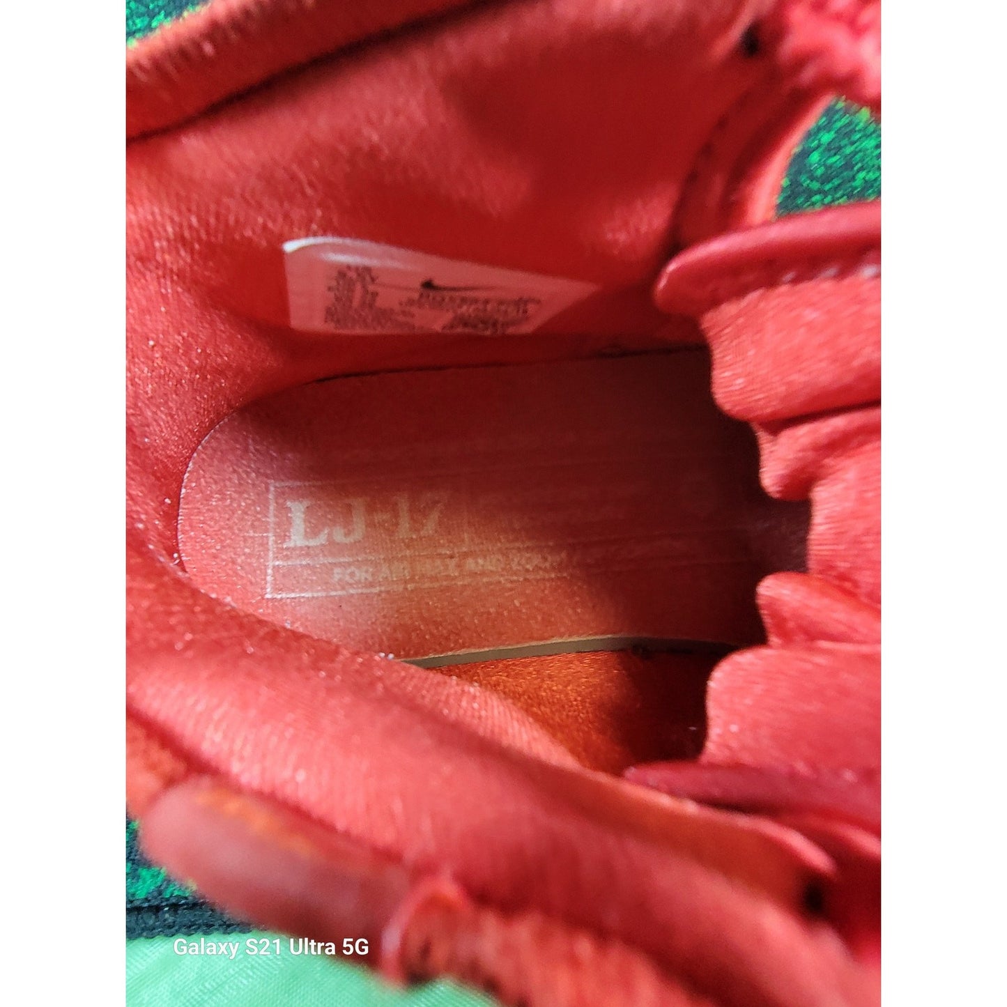 Nike LeBron 17 BG 'Red Carpet' Sz 5.5Y BQ55946009