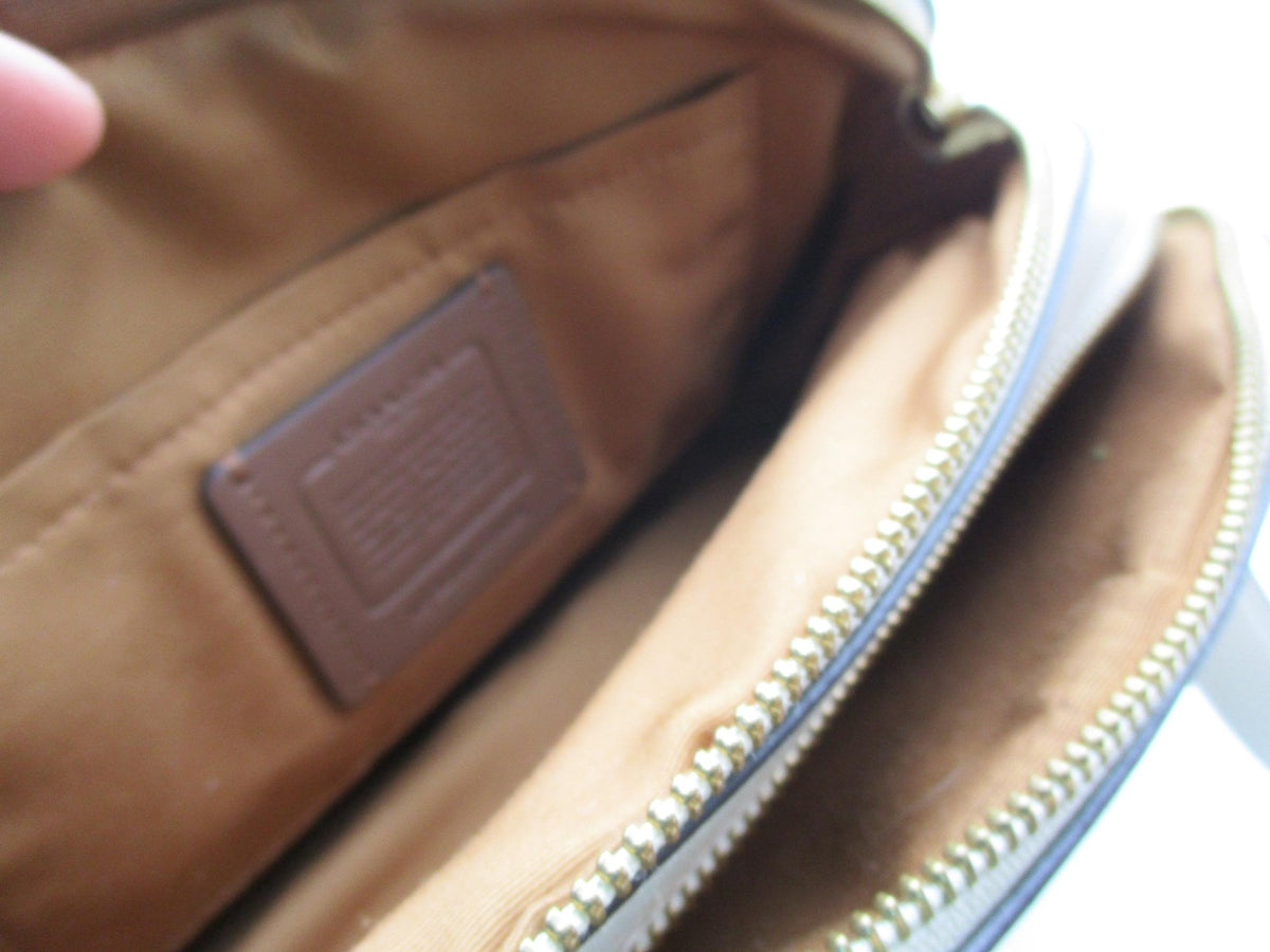 Coach Crossbody Bag Womens Small White Quilted Leather Gold Hardware Zip8