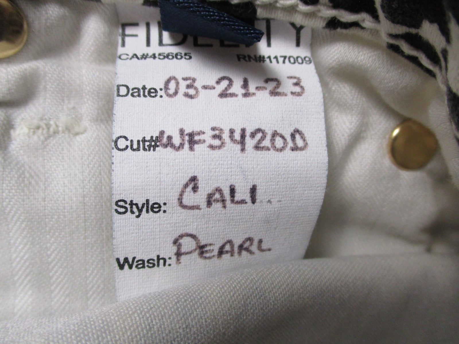 Fidelity Cali Jeans Womens 26 White Pearl Leopard Sateen Mid Rise Straight 14388