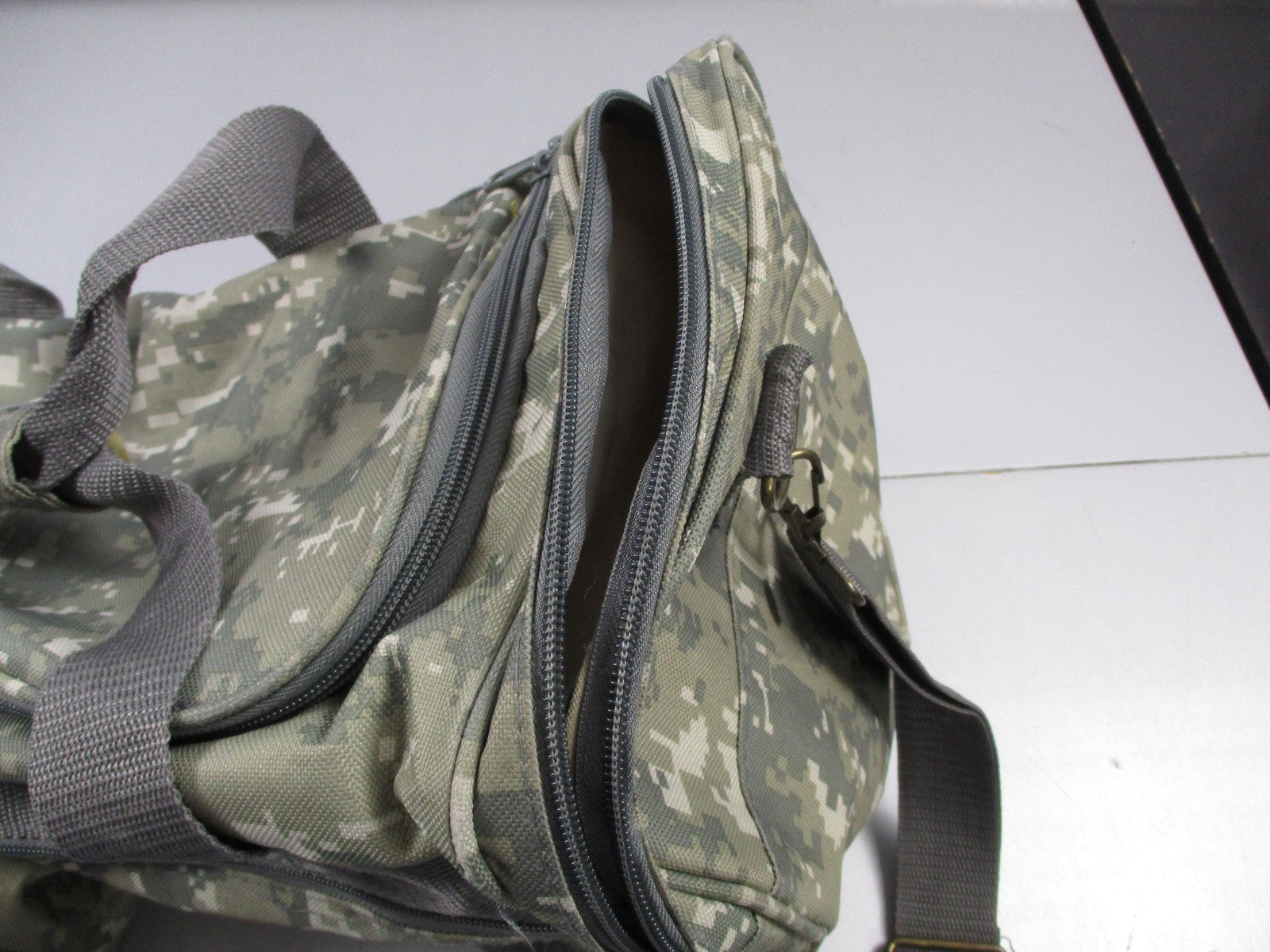 NRA Green Camouflage 20" Duffle Bag Polyester Travel Gym Gear Soft Case Mens5