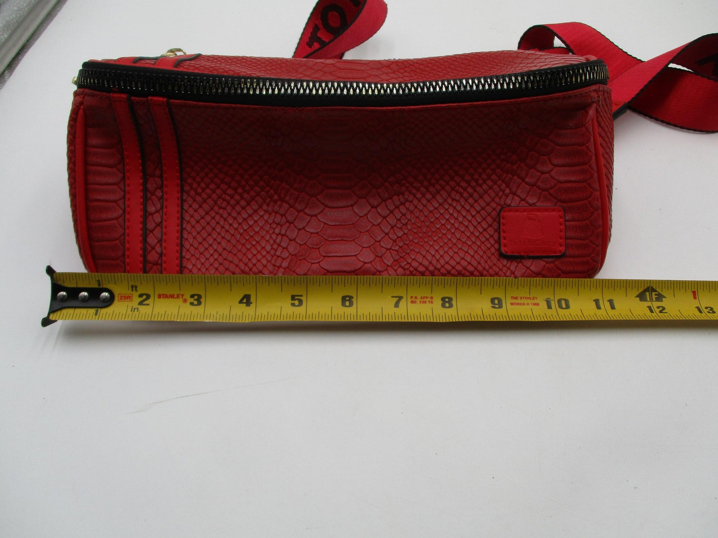Tote&Carry Belt Bag Womens Small Red Snakeskin Faux Leather Fanny Pack Zipper12