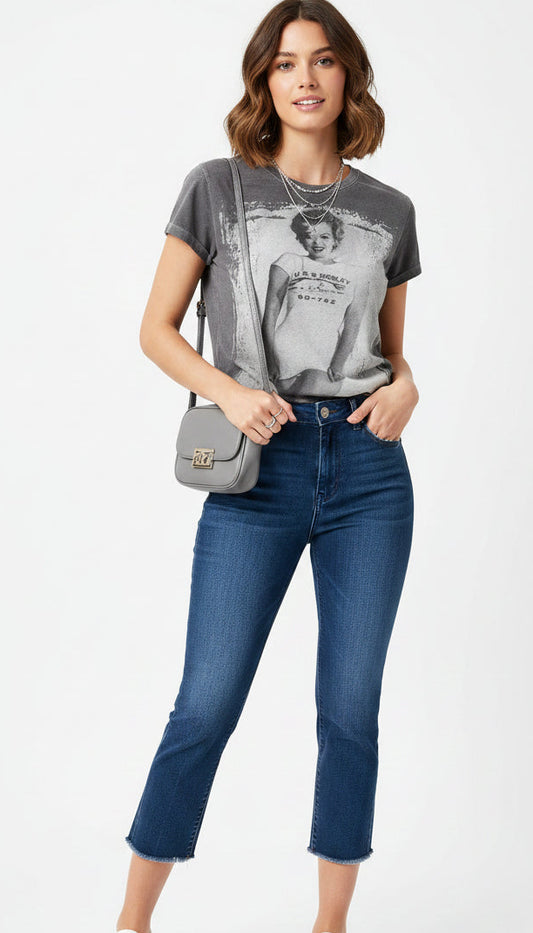 Average LA Shirt Womens Medium Gray Marilyn Monroe Poster Pinup Crewneck Tee0