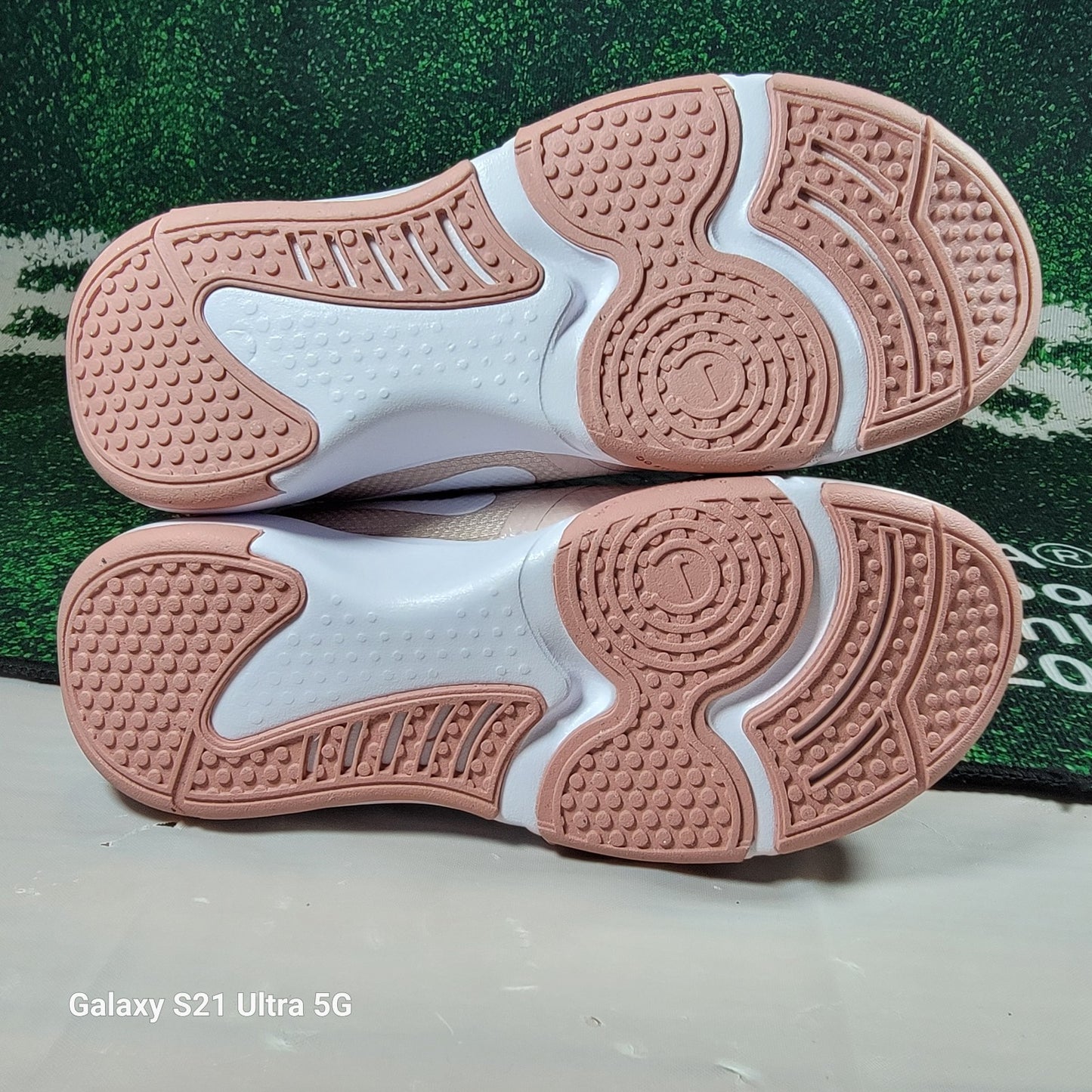 Nike Comfort Footbed DA1351604 Pink Running Shoes Women’s 9 Preowned