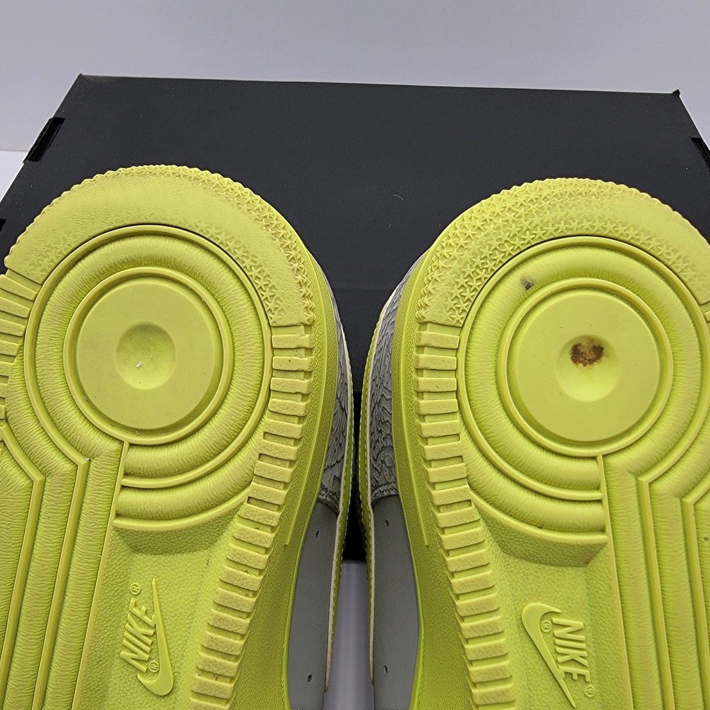 Nike Air Force 1 Low 'Elephant Volt' Mens Sz 9.5 488298 041
