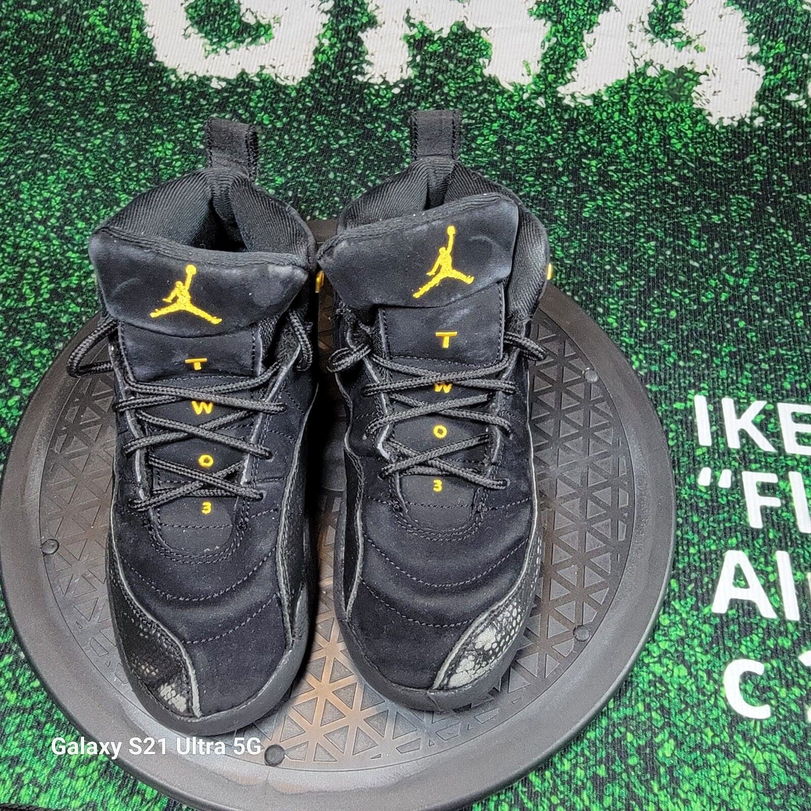 Nike Jordan 12 Retro Black Taxi Lace up high top sneakers sz 13.5 childs4
