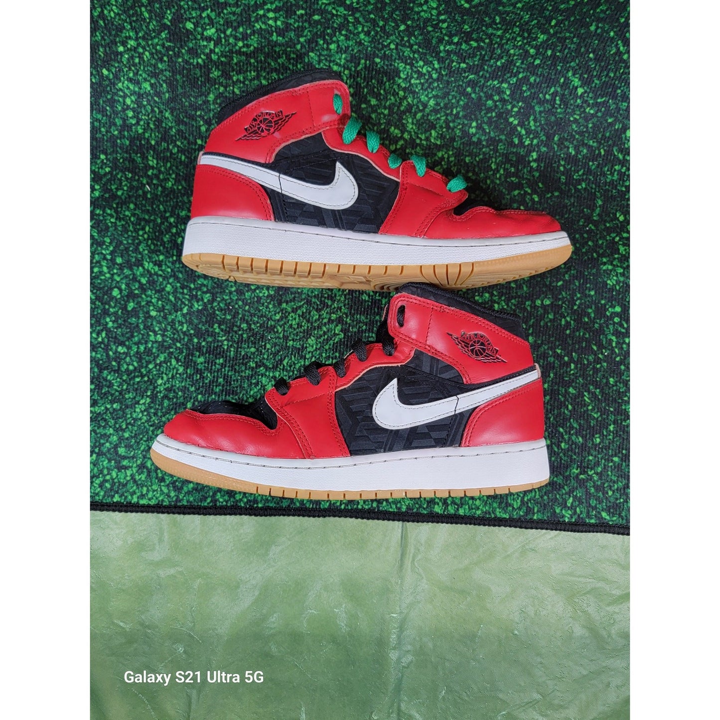 Nike Air Jordan 1 Mid SE GS 'Christmas'  Sz 5Y DQ84180061