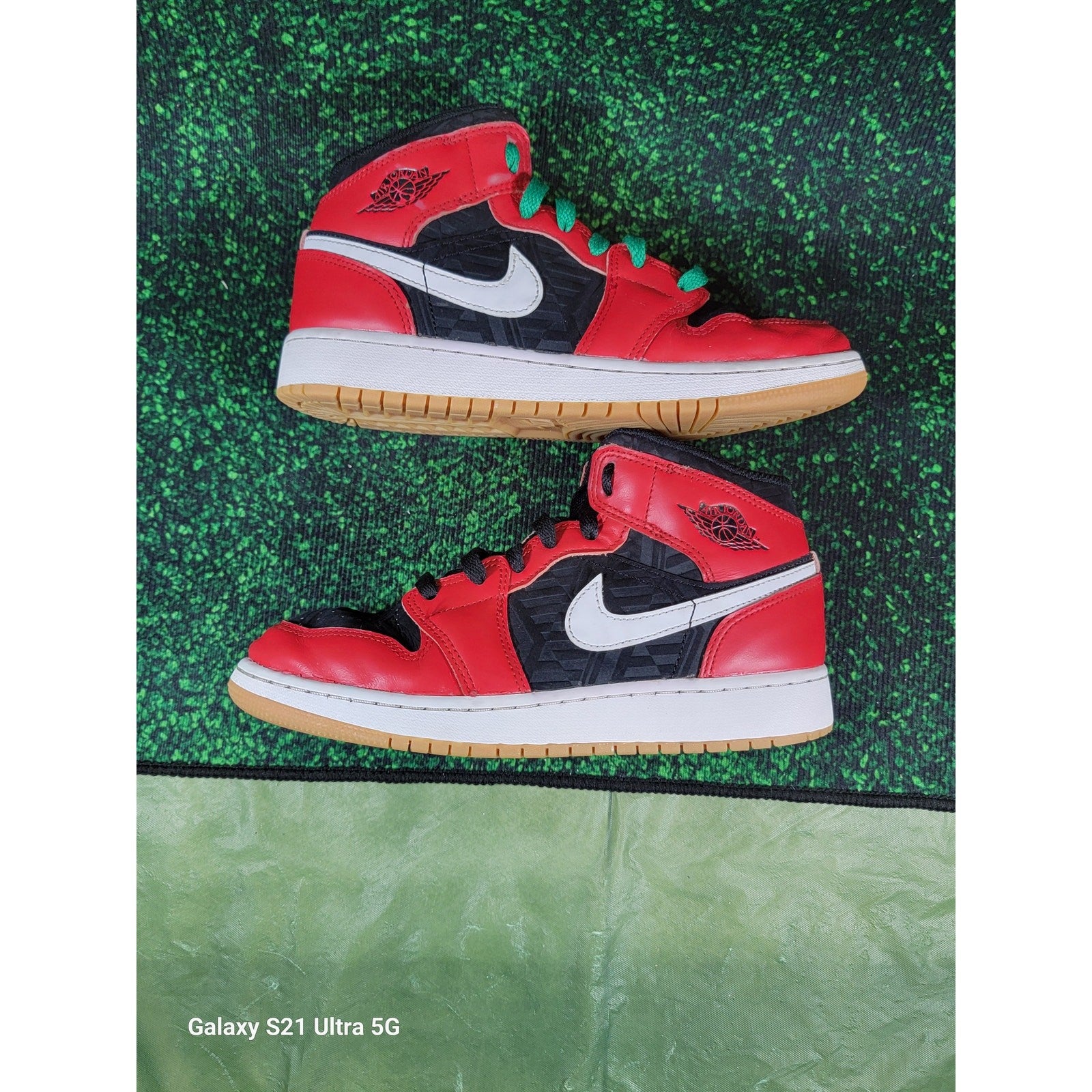 Nike Air Jordan 1 Mid SE GS 'Christmas'  Sz 5Y DQ84180061