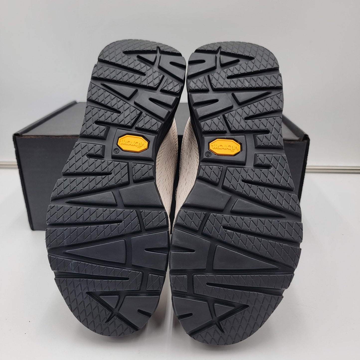 Rocky Shoes Womens Size 7.5M Composite Toe Work Boots Vibram Sole RKK423ZA