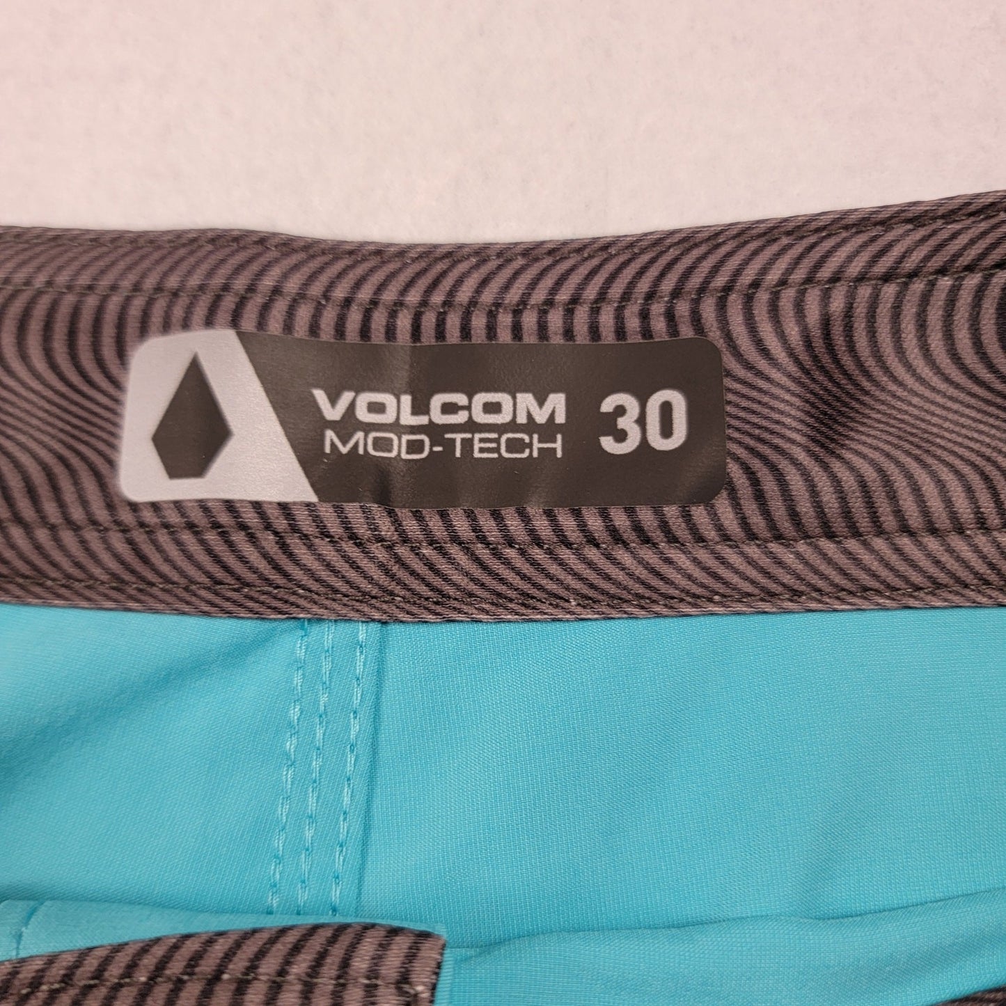 Volcom Lido Solid ModTech 20 Boardshorts Blue Size 30 Swim Surf Shorts NWT2