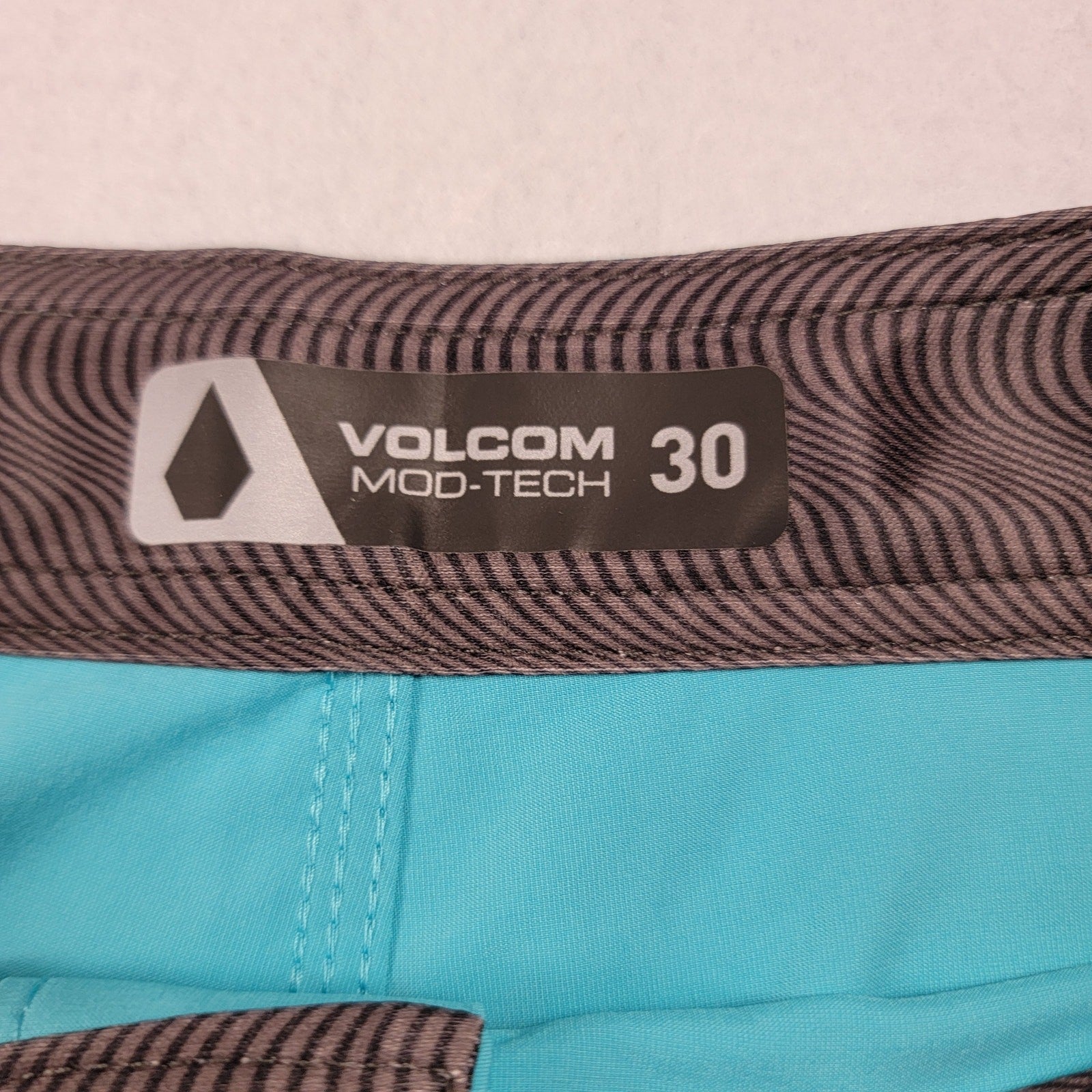 Volcom Lido Solid ModTech 20 Boardshorts Blue Size 30 Swim Surf Shorts NWT2