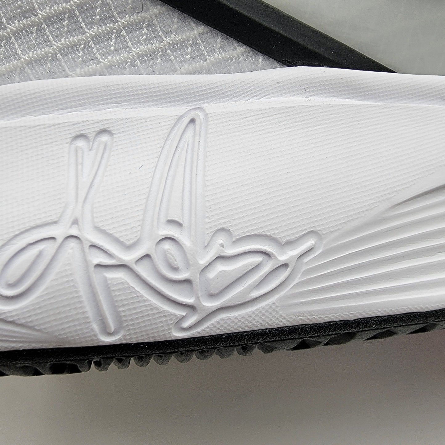 Nike Kyrie 8 'White/Black' Sz 11.5 DJ6017-101