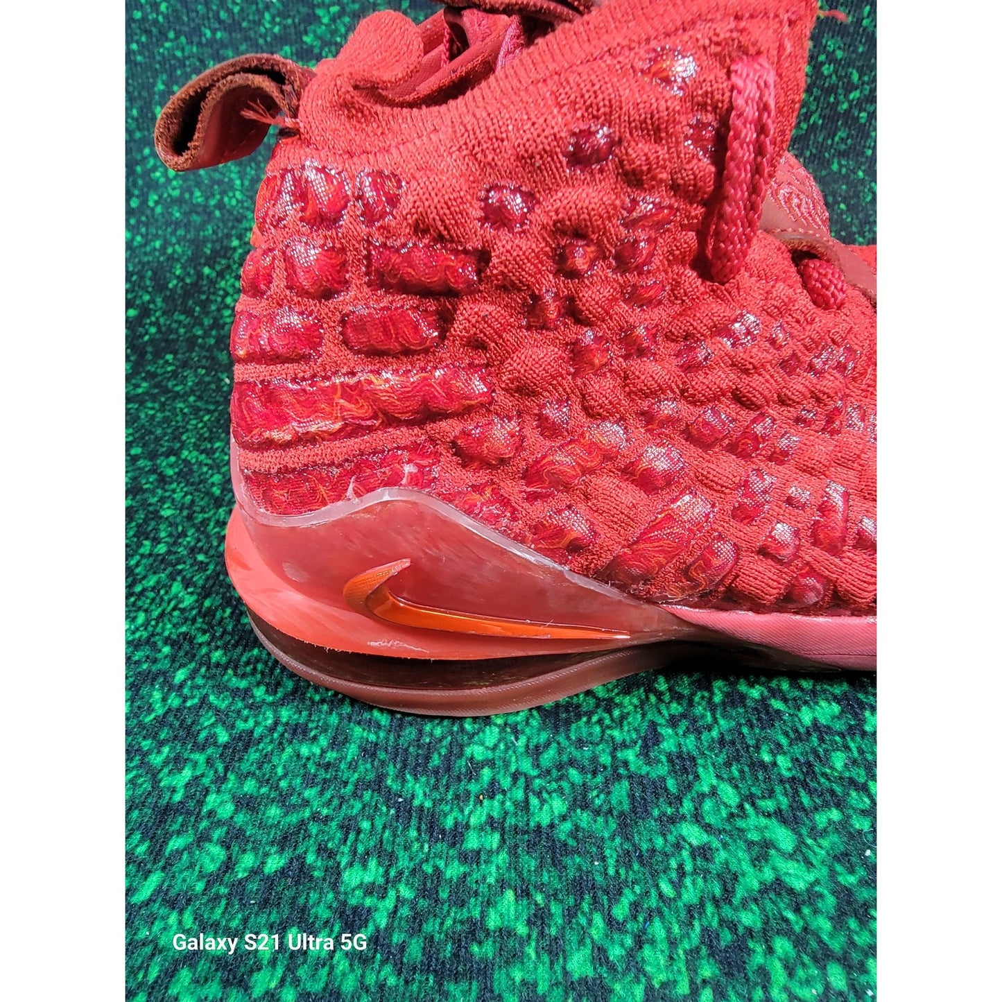 Nike LeBron 17 BG 'Red Carpet' Sz 5.5Y BQ55946007