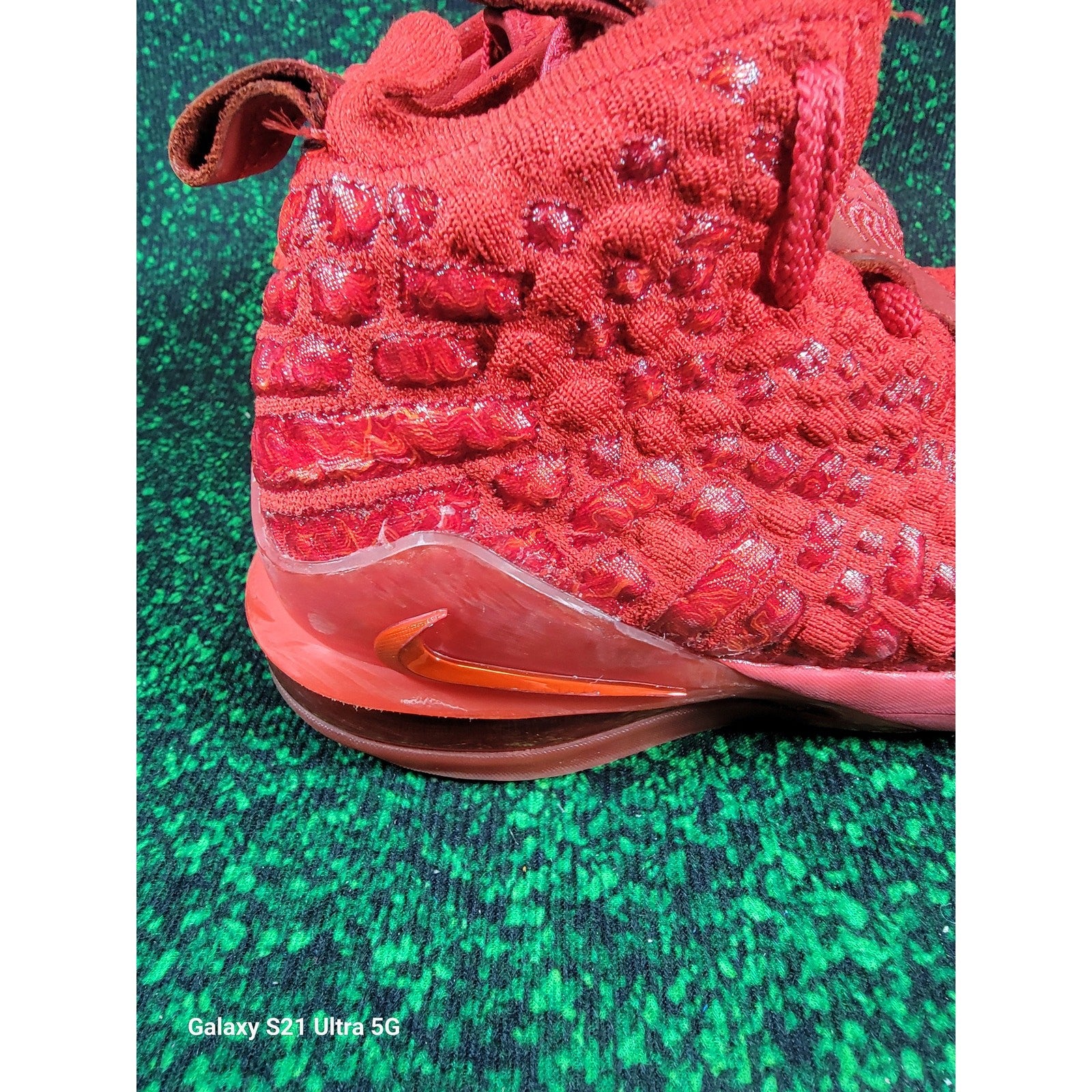 Nike LeBron 17 BG 'Red Carpet' Sz 5.5Y BQ55946007