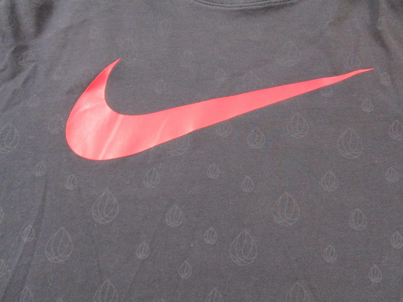 Nike Shirt Mens Large Gray DriFIT Red Swoosh Allover Leaf Graphic Sports Tee3