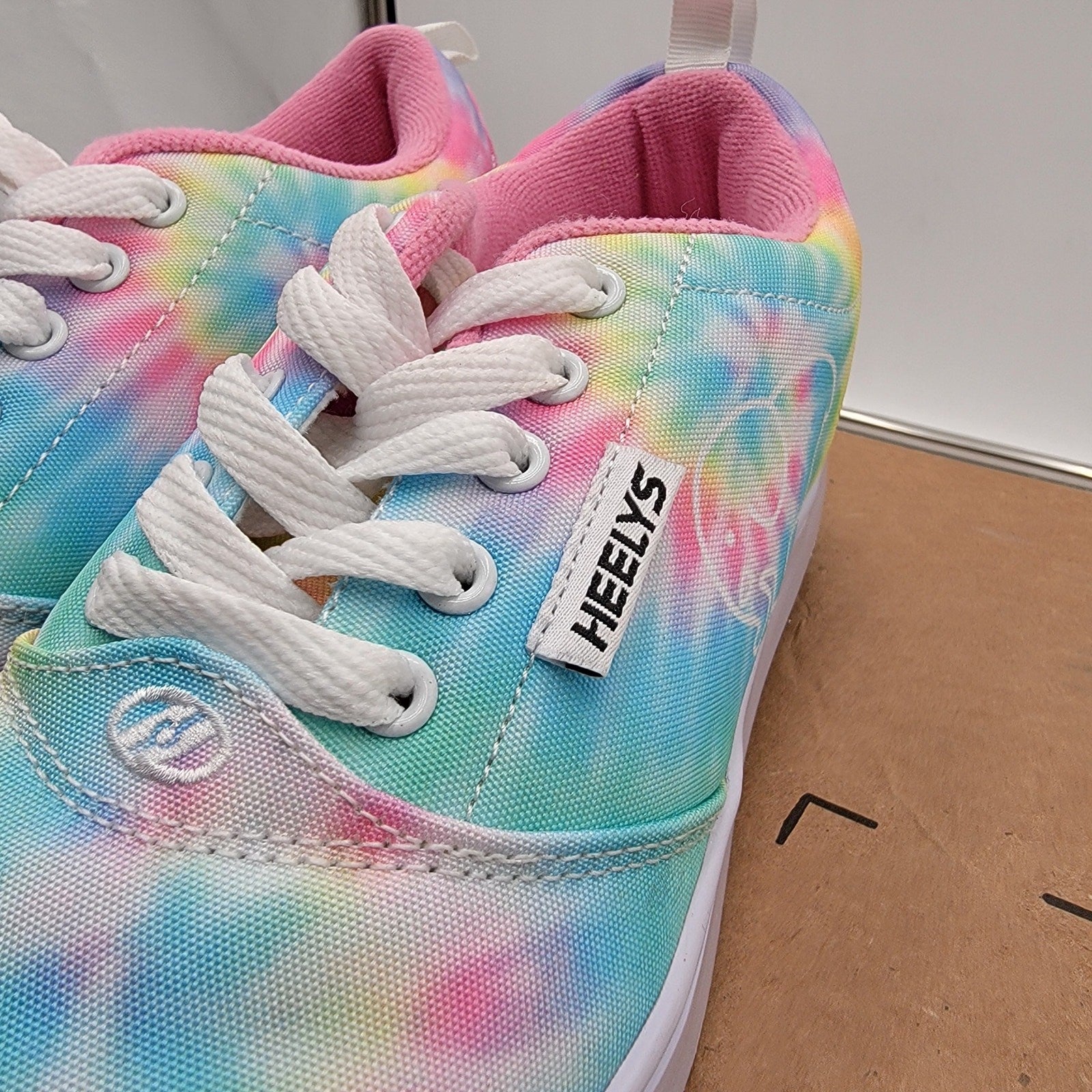 Heelys Pro 20 Ella Tie Dye Roller Shoes Size 5Y / 6W