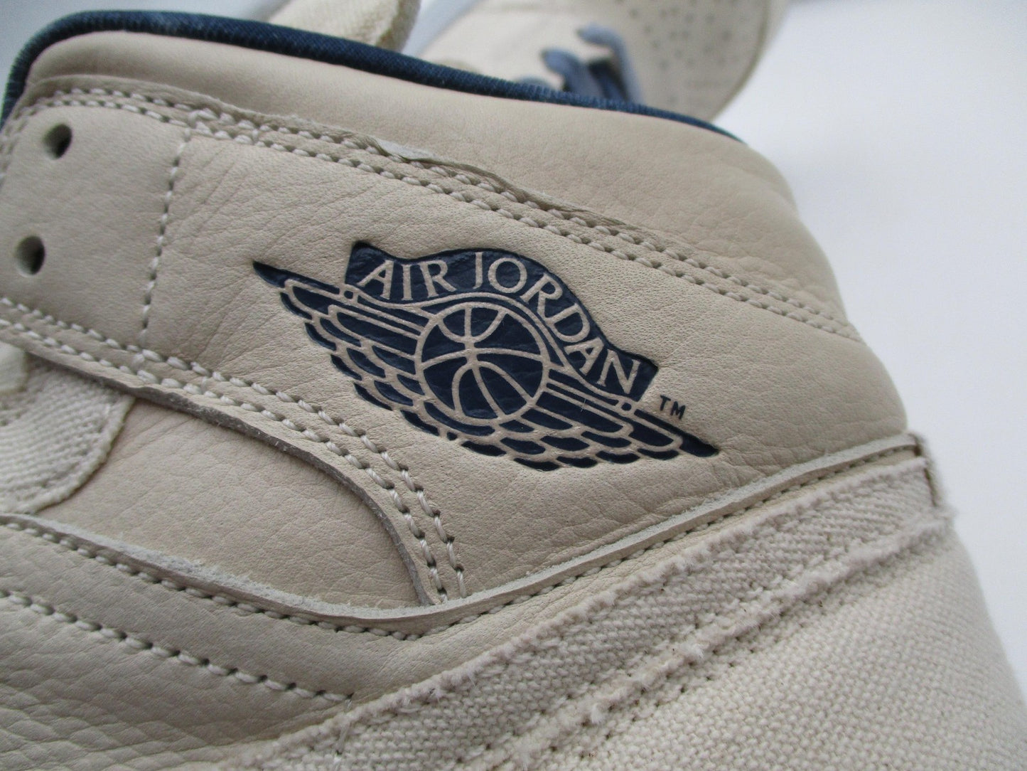 Air Jordan 1 Mid SE Shoes Womens Size 8 Sanddrift Sail Midnight Navy DM9126-1048