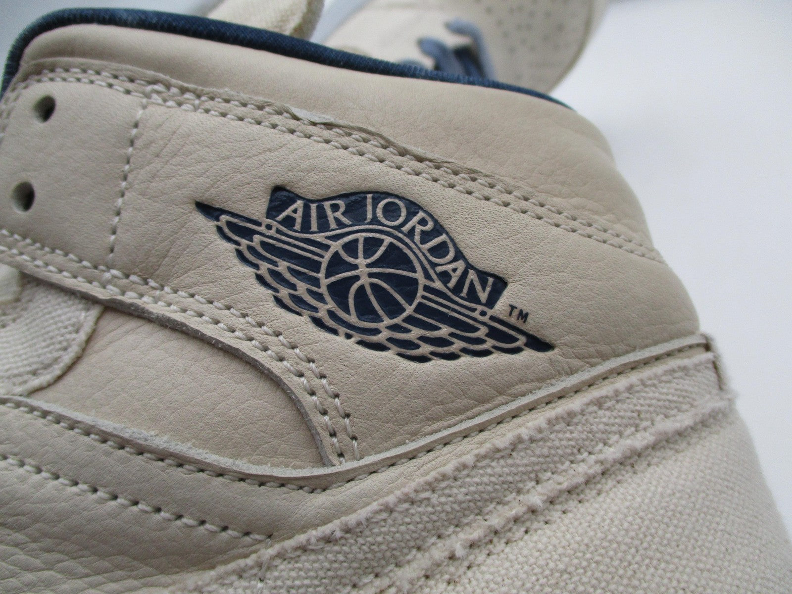 Air Jordan 1 Mid SE Shoes Womens Size 8 Sanddrift Sail Midnight Navy DM9126-1048