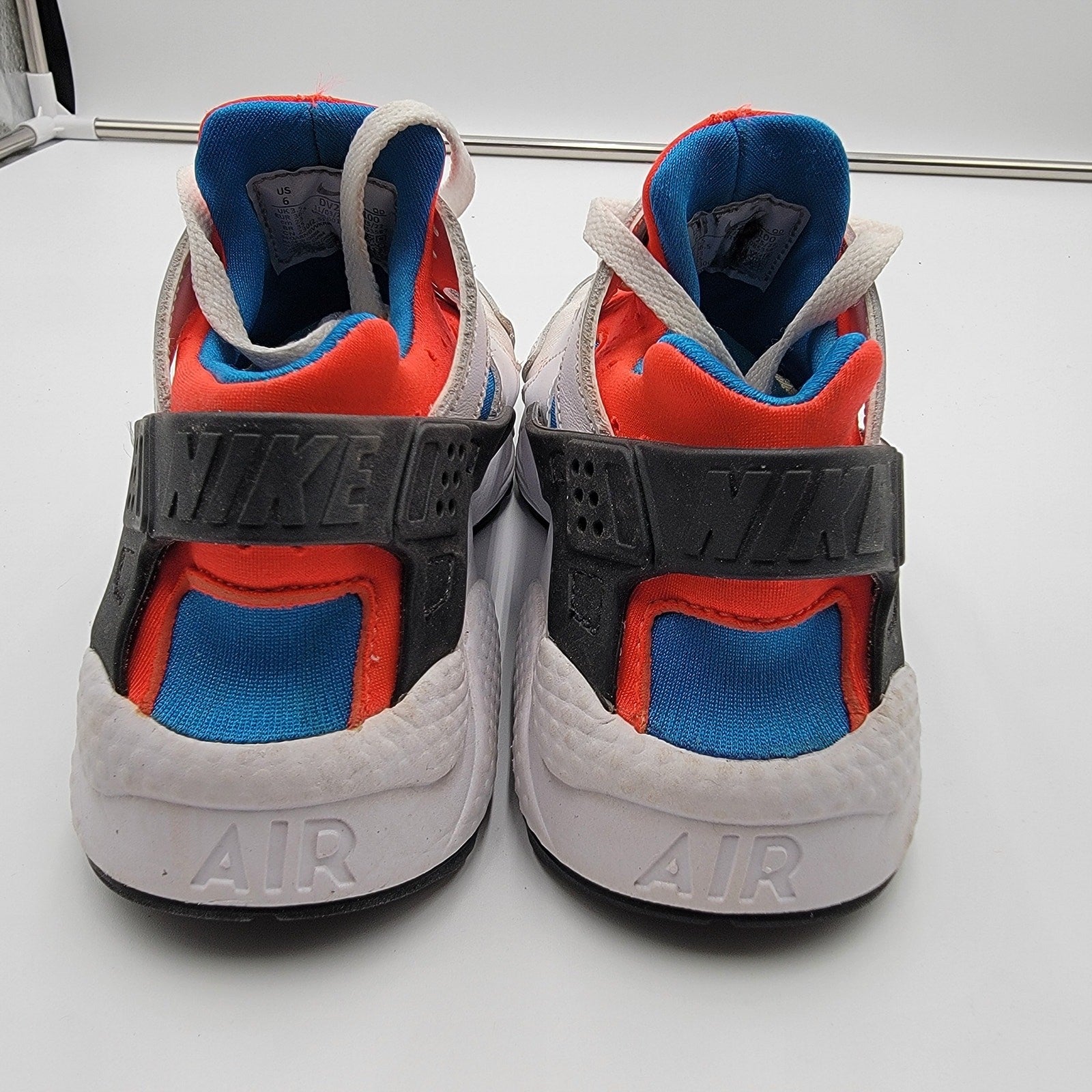 Nike Wmns Air Huarache 'White Bright Crimson' Sz 6 DV2220100