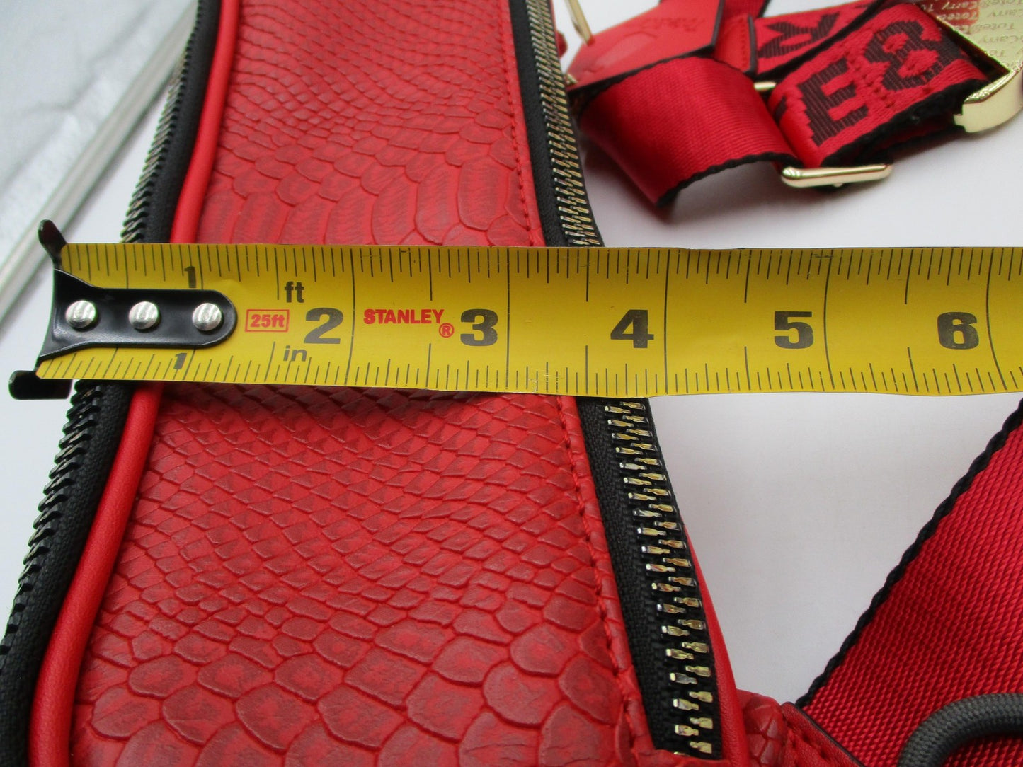Tote&Carry Belt Bag Womens Small Red Snakeskin Faux Leather Fanny Pack Zipper15