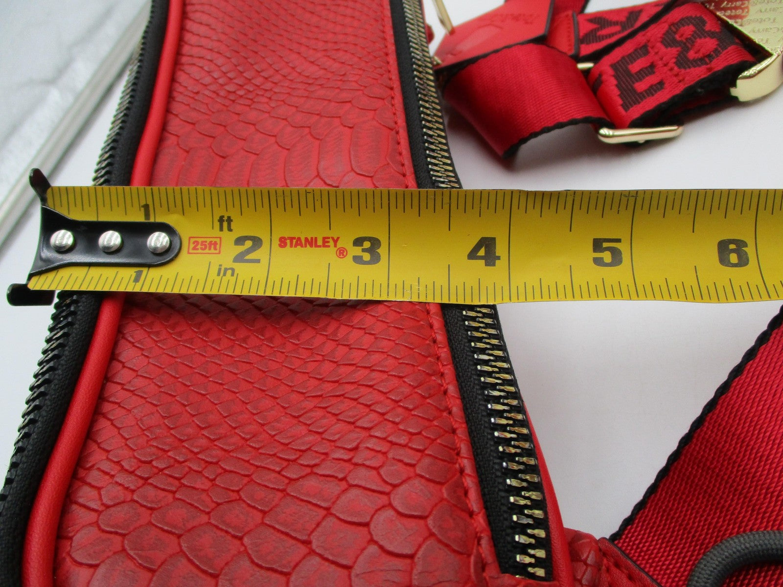 Tote&Carry Belt Bag Womens Small Red Snakeskin Faux Leather Fanny Pack Zipper15