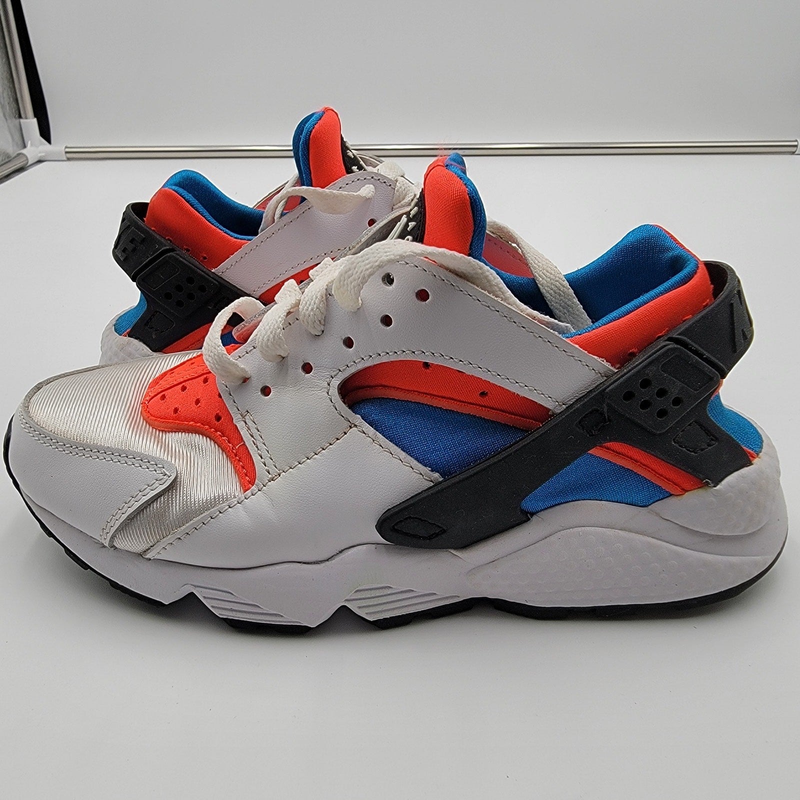 Nike Wmns Air Huarache 'White Bright Crimson' Sz 6 DV2220100