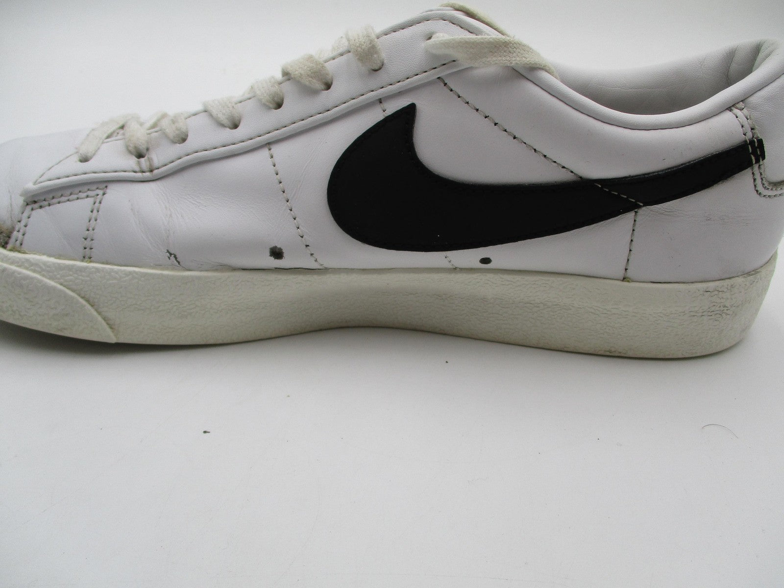 Nike Blazer Low '77 Shoes Mens Size 10.5 White Black Leather Sneakers DA6364-1018