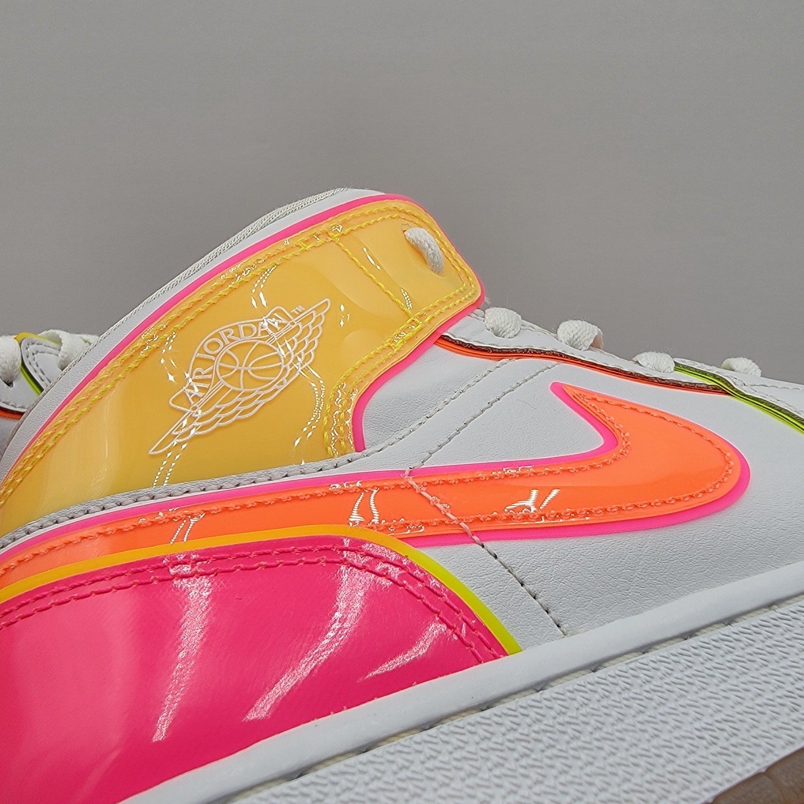 Nike Air Jordan 1 Mid SE GS 'Edge Glow' Sz 6.5Y/8W CV4611-100
