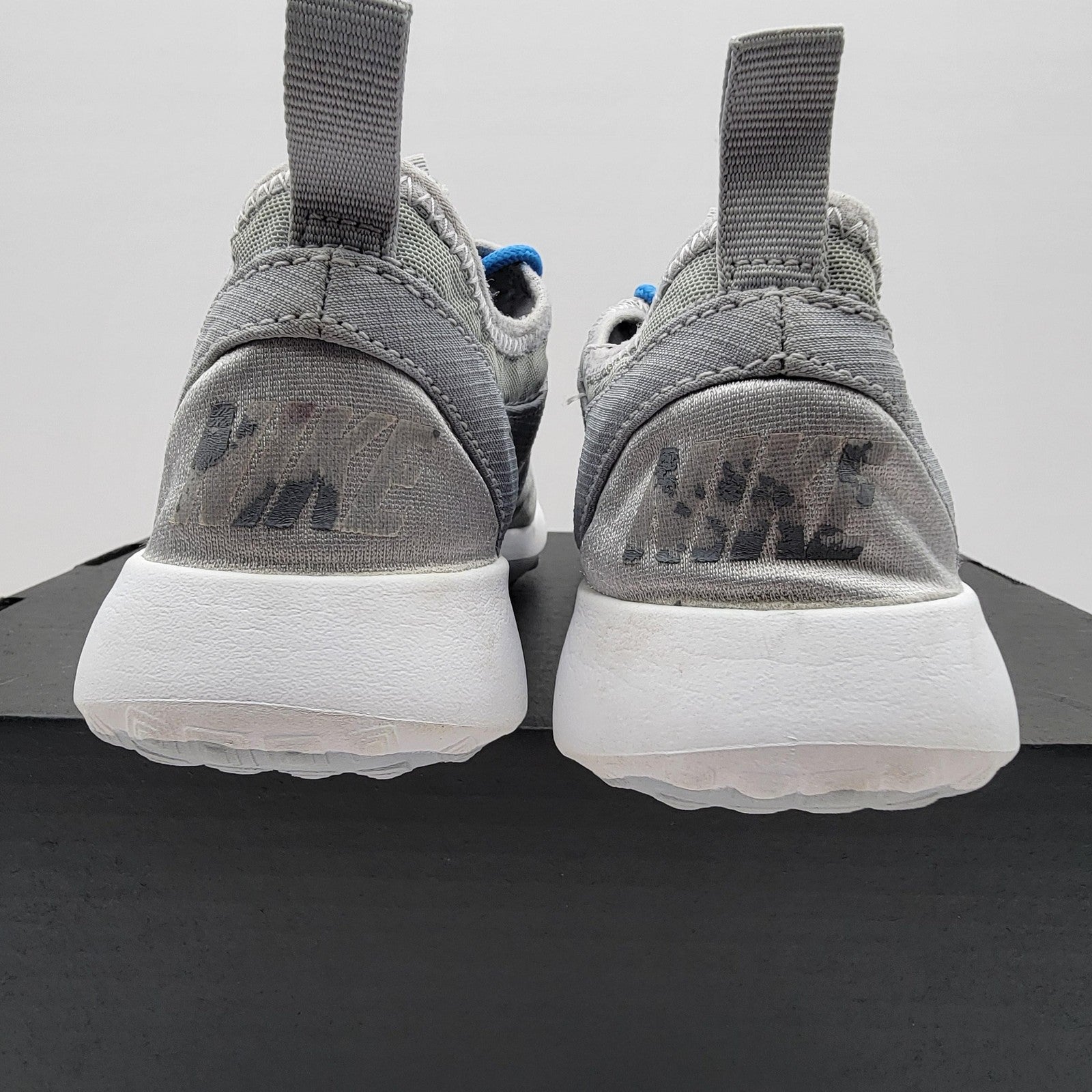 Nike Roshe One Shoes Mens Size 8 Lightweight Running Sneakers 724970005