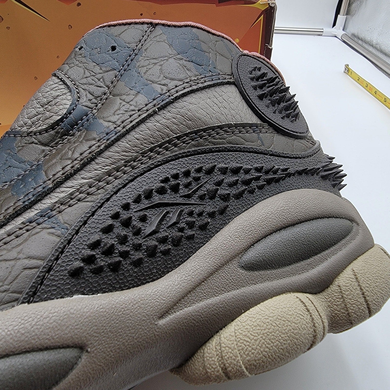 Reebok Jurassic World The Answer DMX Gigantosaurus  10.510