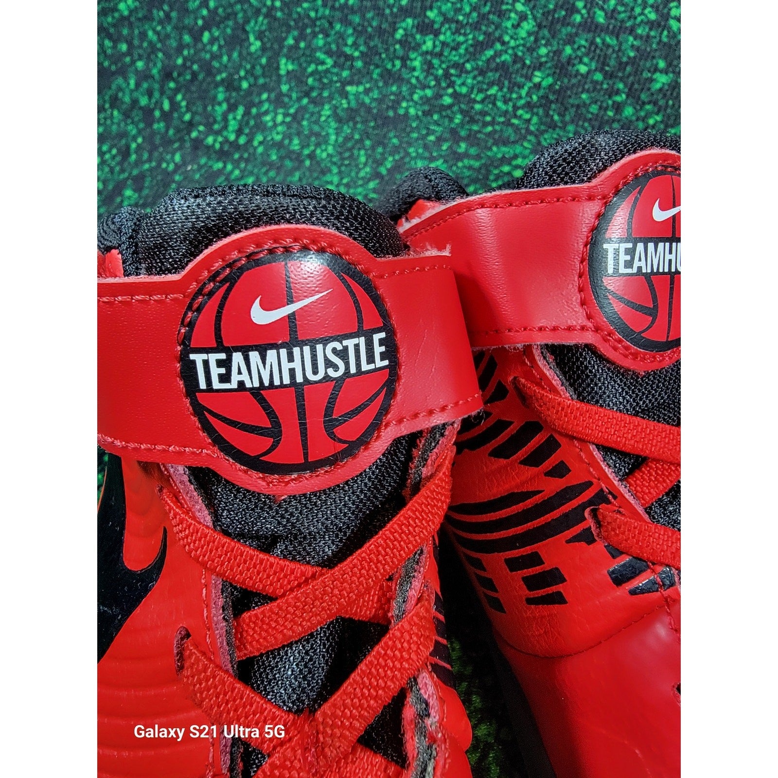 Nike Team Hustle D9 PS 'University Red' Sz 2Y AQ42256006