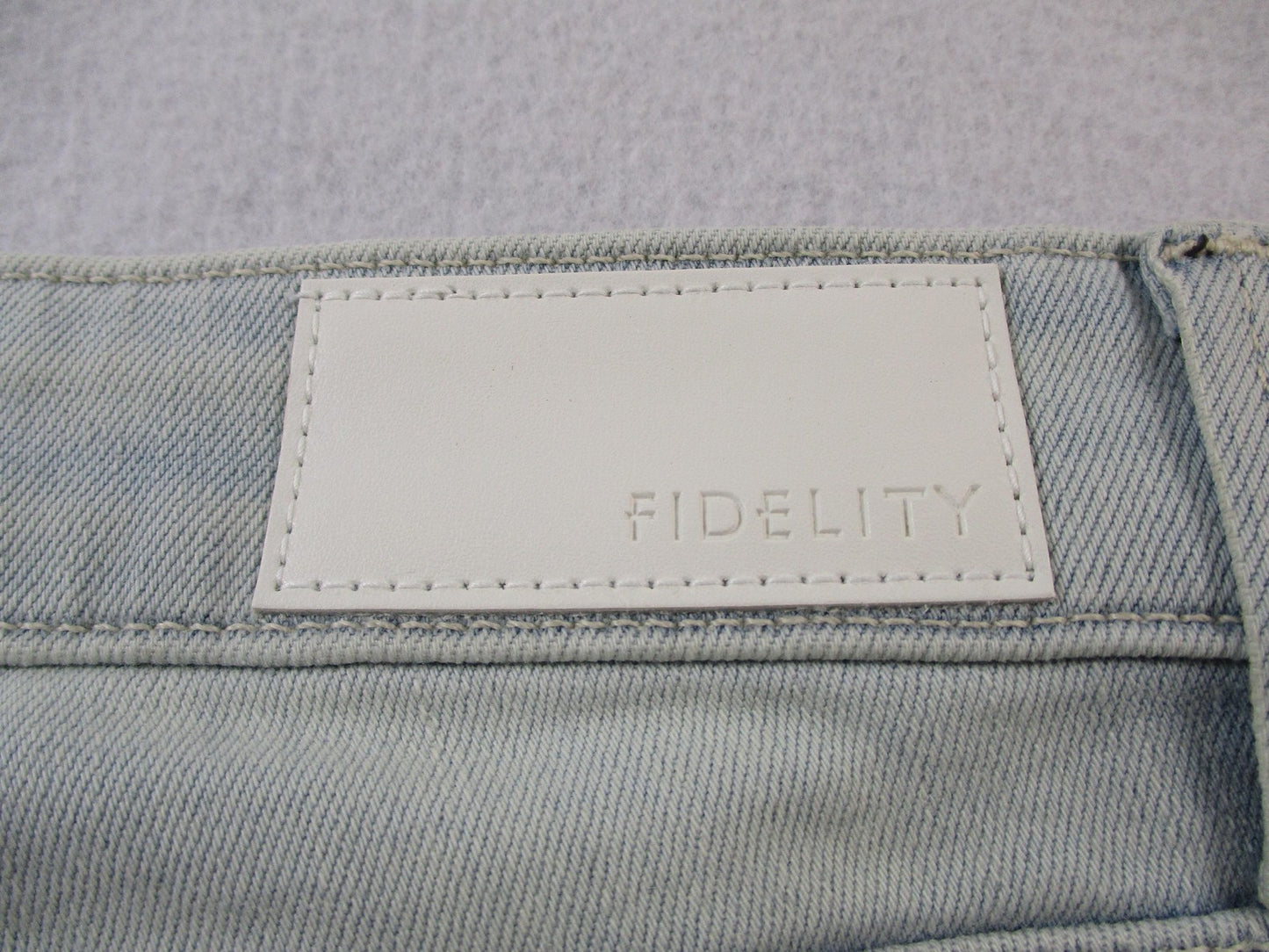 Fidelity Denim Cher Jeans Womens 26 Blue Clearwater Light Wash Straight 14608