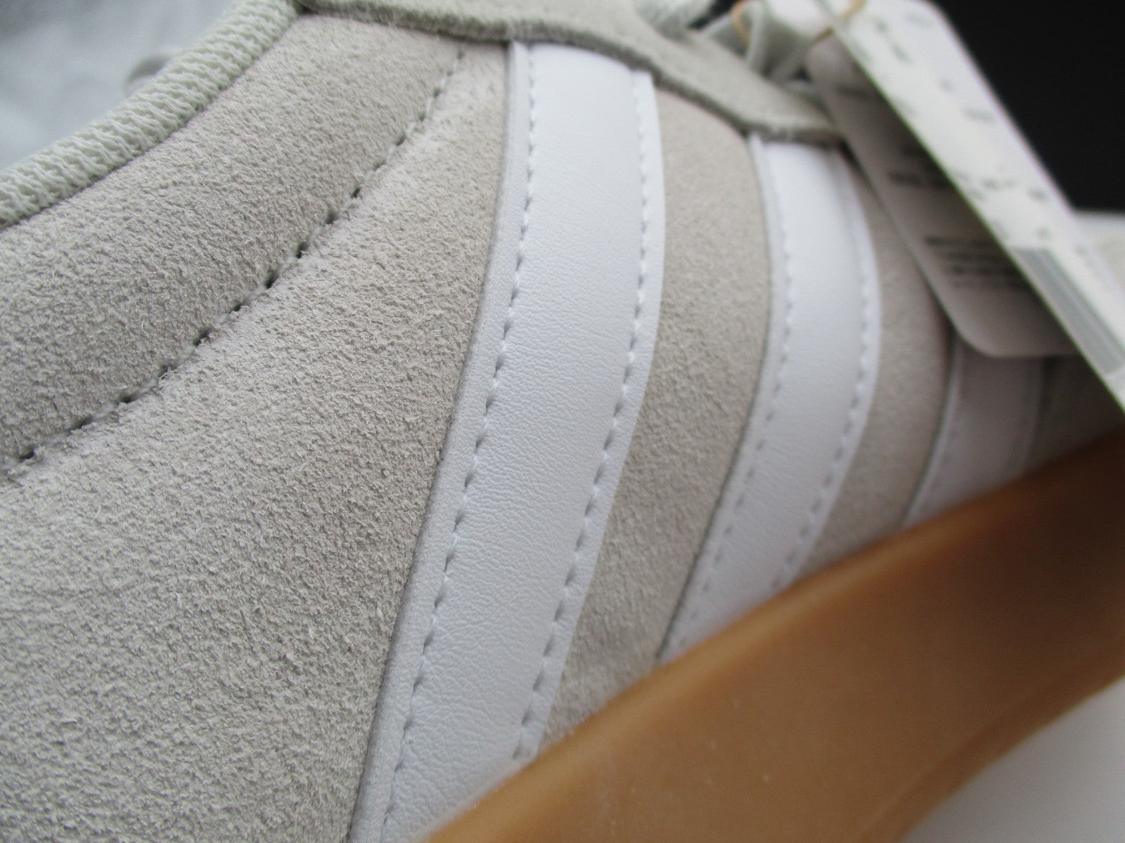 adidas Barreda JR1325 Men’s Size 10½ Light Grey Gum Sole NIB Sneakers10