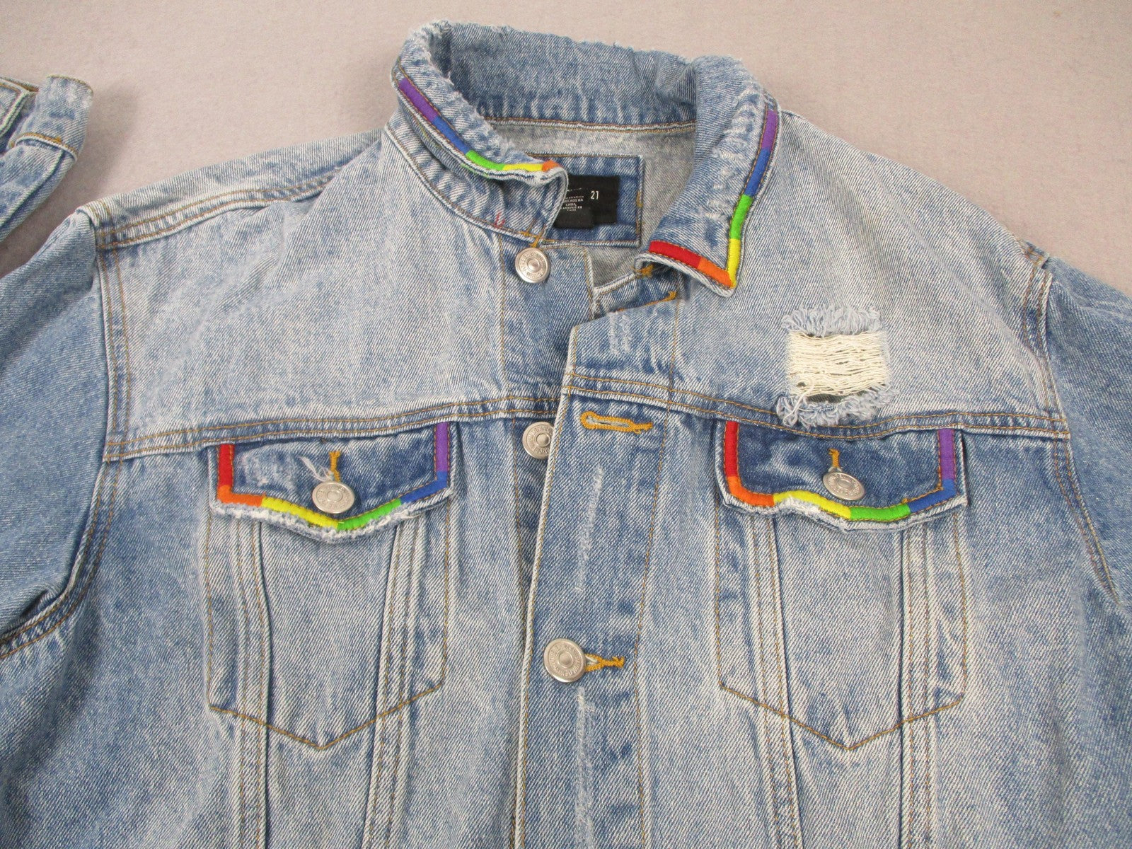 Forever 21 Denim Jacket Mens Medium Light Wash Trucker Rainbow Trim