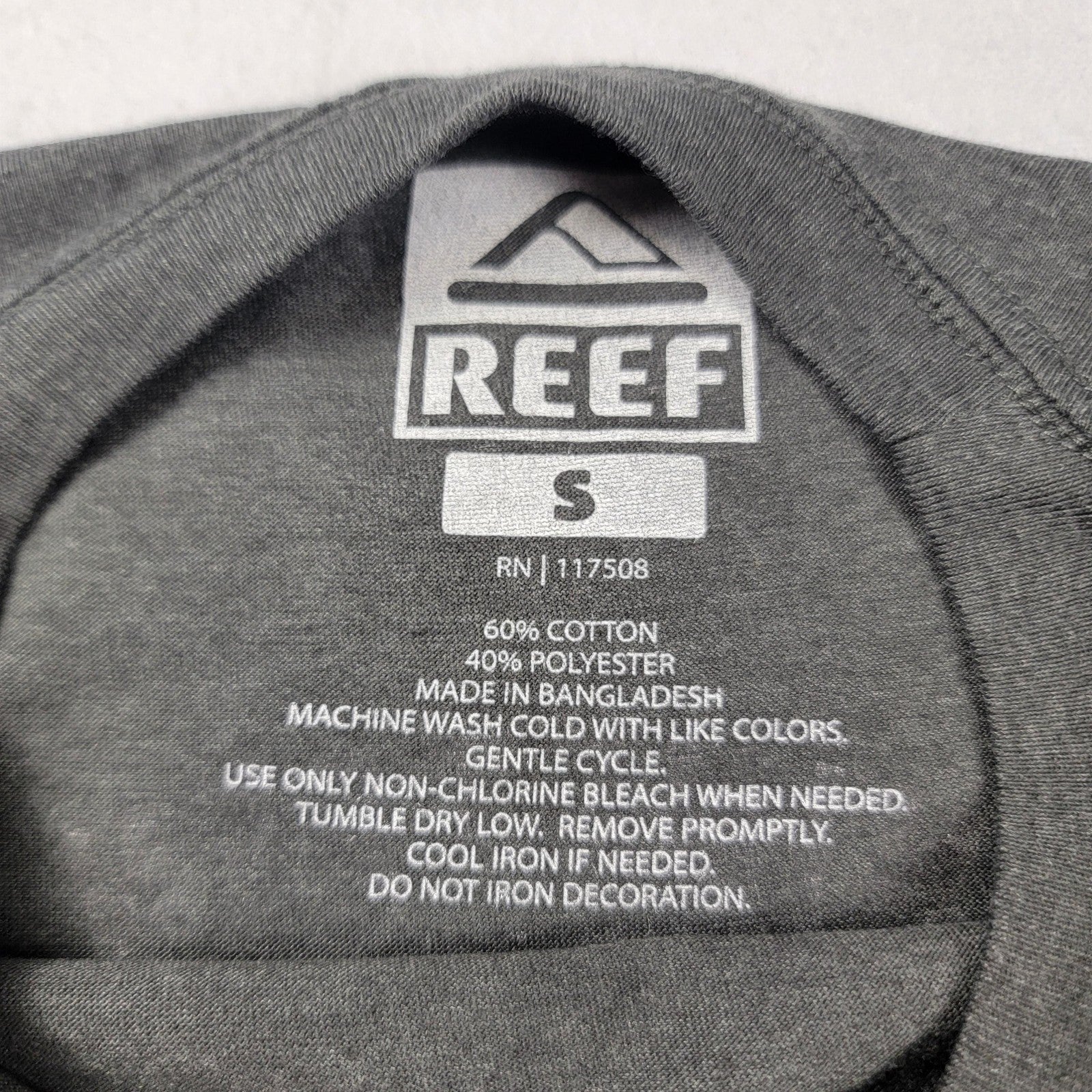 2 Pack Surf Tee RVCA & Reef Brand Sz S Men/Boys Lg (1067) pit to pit equal size2
