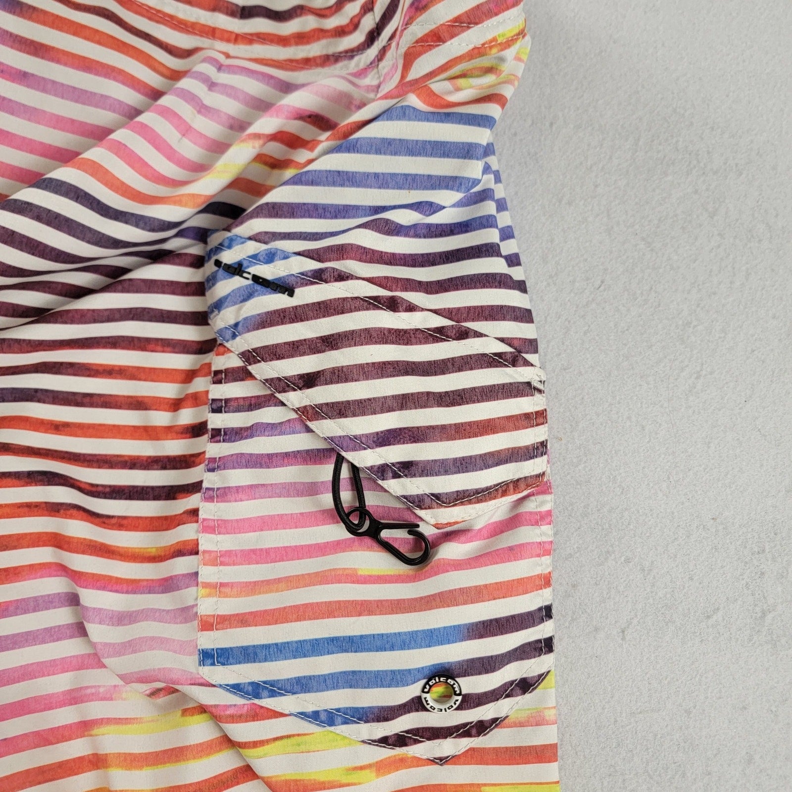 Volcom Multicolor Board Shorts  Men's Size 34  NWOT4