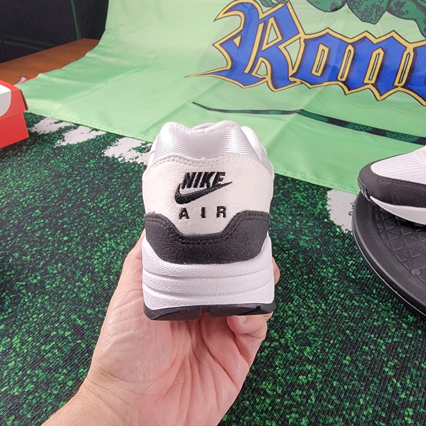 WMNS NIKE AIR MAX 1 WHITE-BLACK-SUMMIT WHITE SZ 5 [DZ2628-102]2