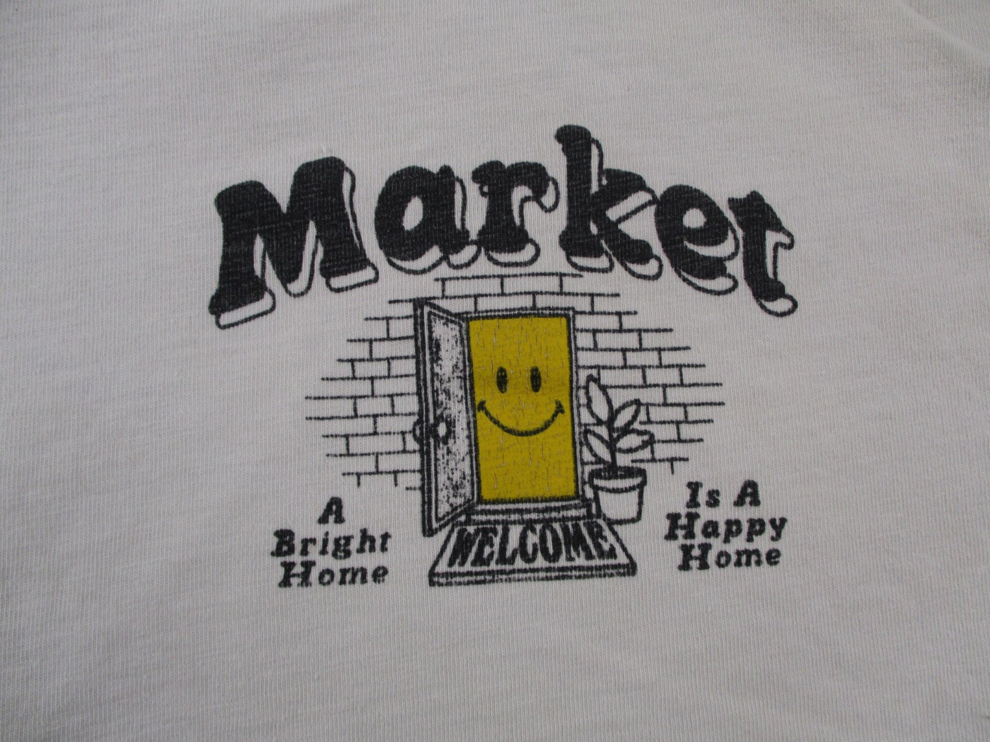 Market Shirt Mens Medium White Smiley Door A Bright Home Graphic Tee Back Print2