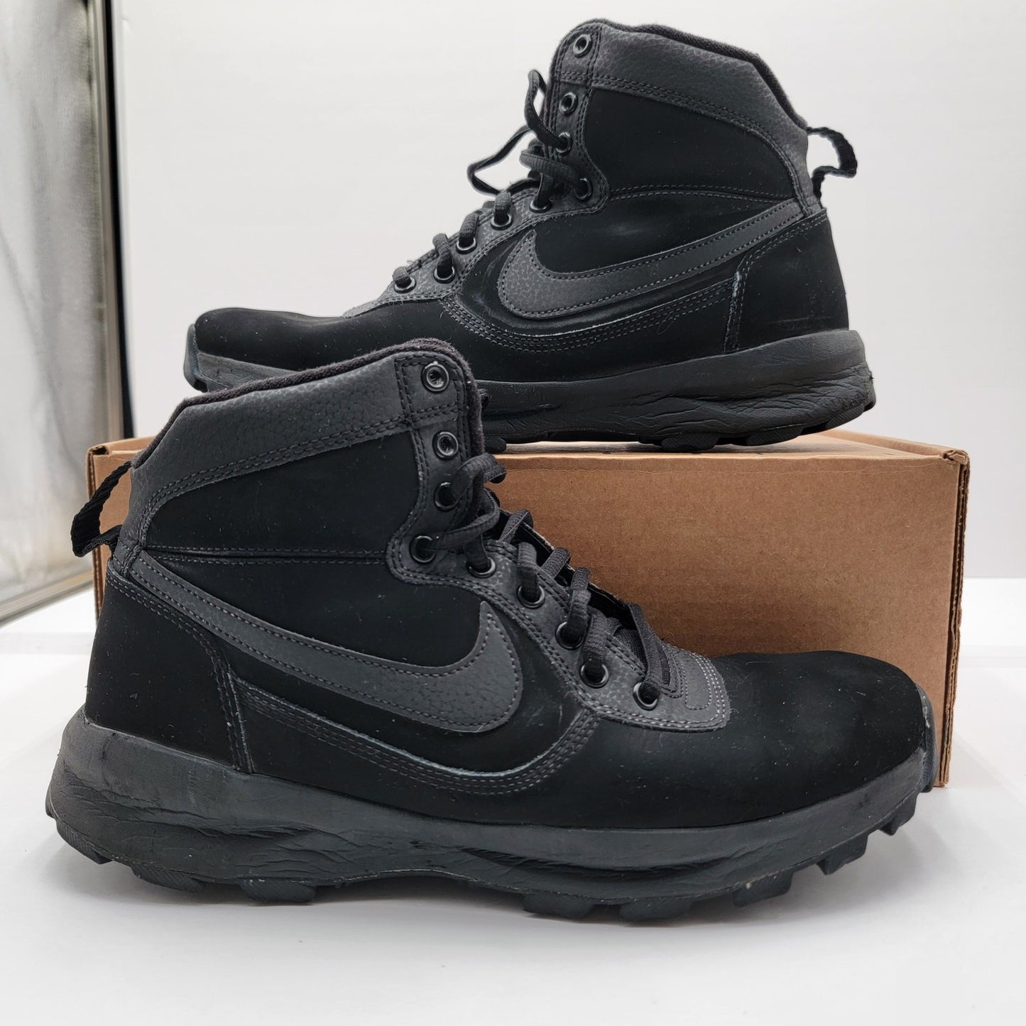 Nike Manoadome 'Triple Black' Mens Sz 9.5 844358 003