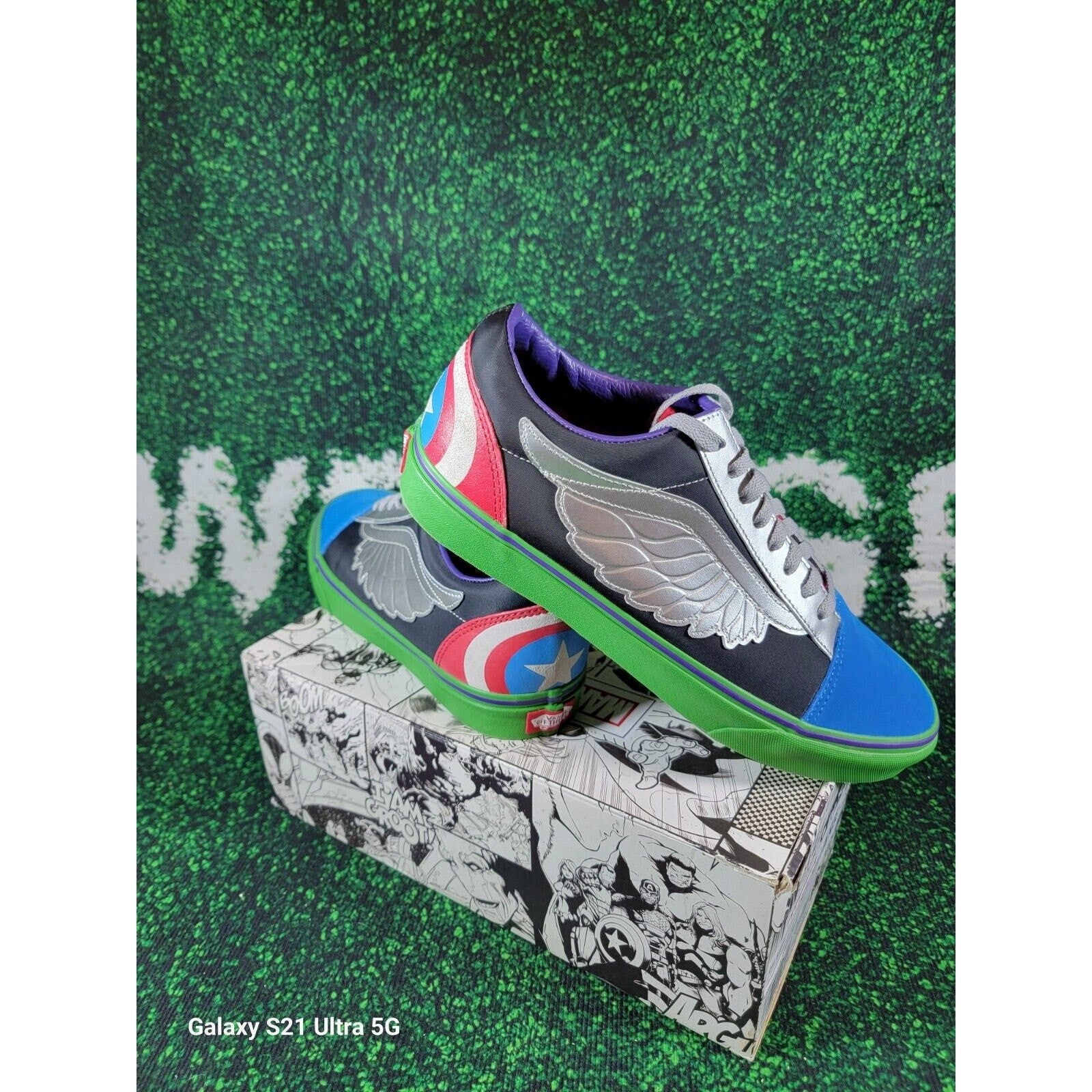 Size 11  VANS Marvel x Old Skool Avengers excellent condition with original box1