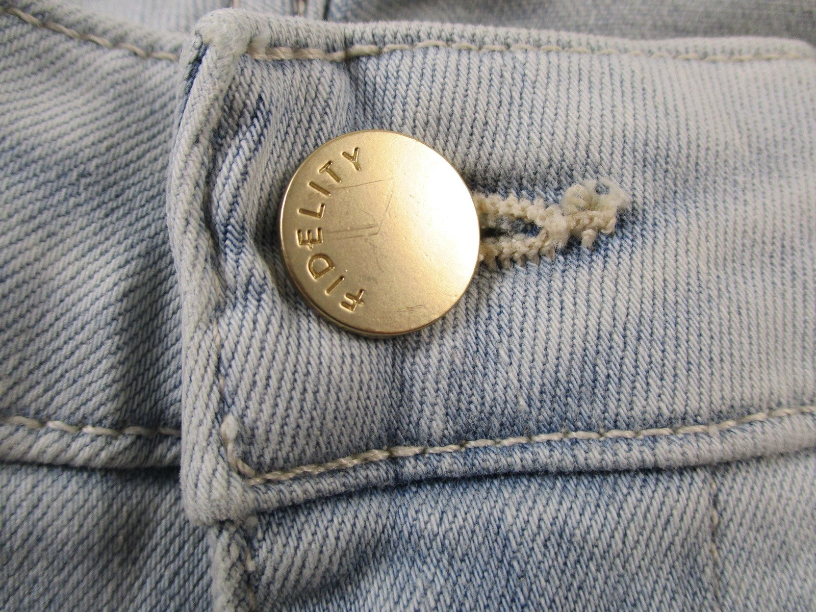 Fidelity Denim Cher Jeans Womens 26 Blue Clearwater Light Wash Straight 14605