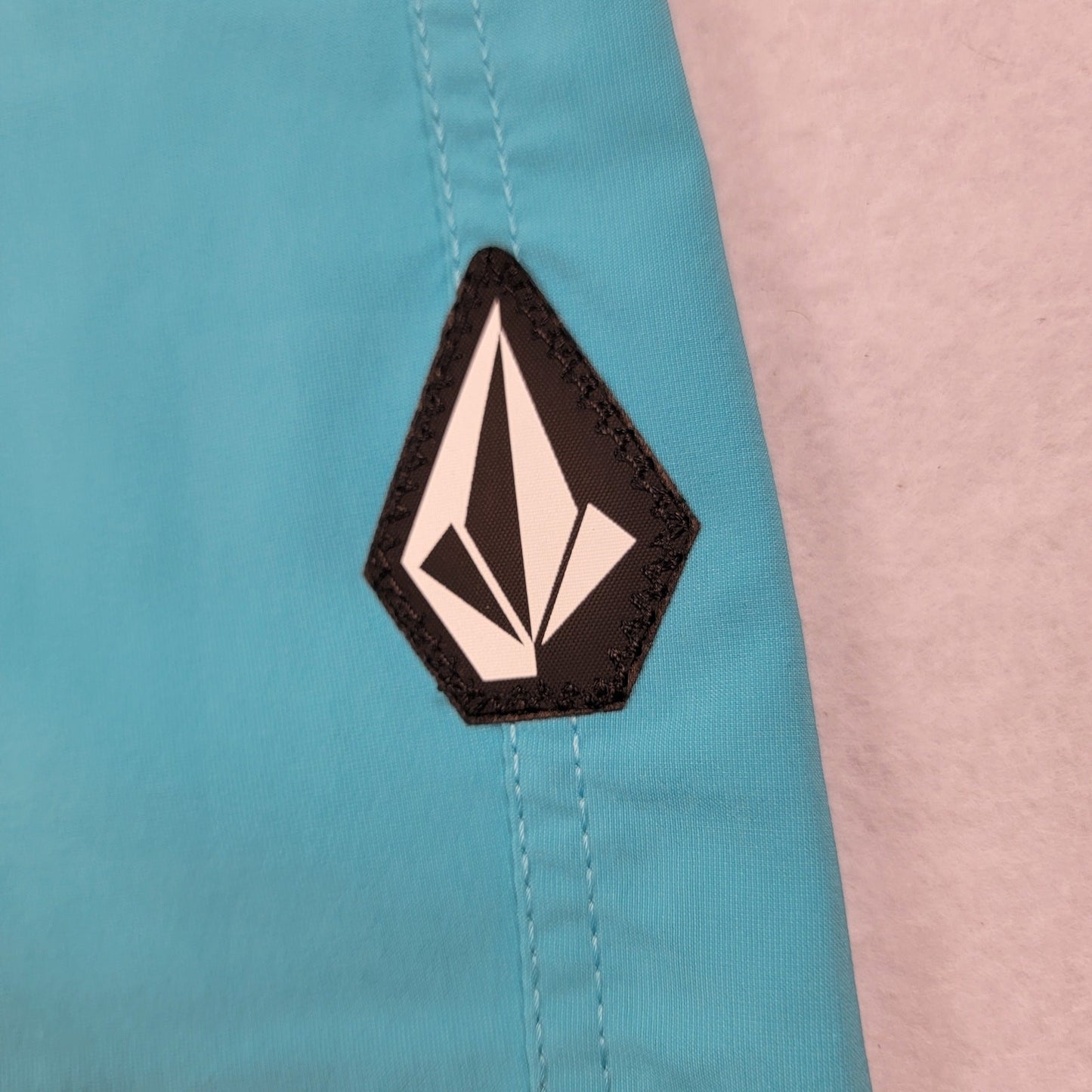 Volcom Lido Solid ModTech 20 Boardshorts Blue Size 30 Swim Surf Shorts NWT4