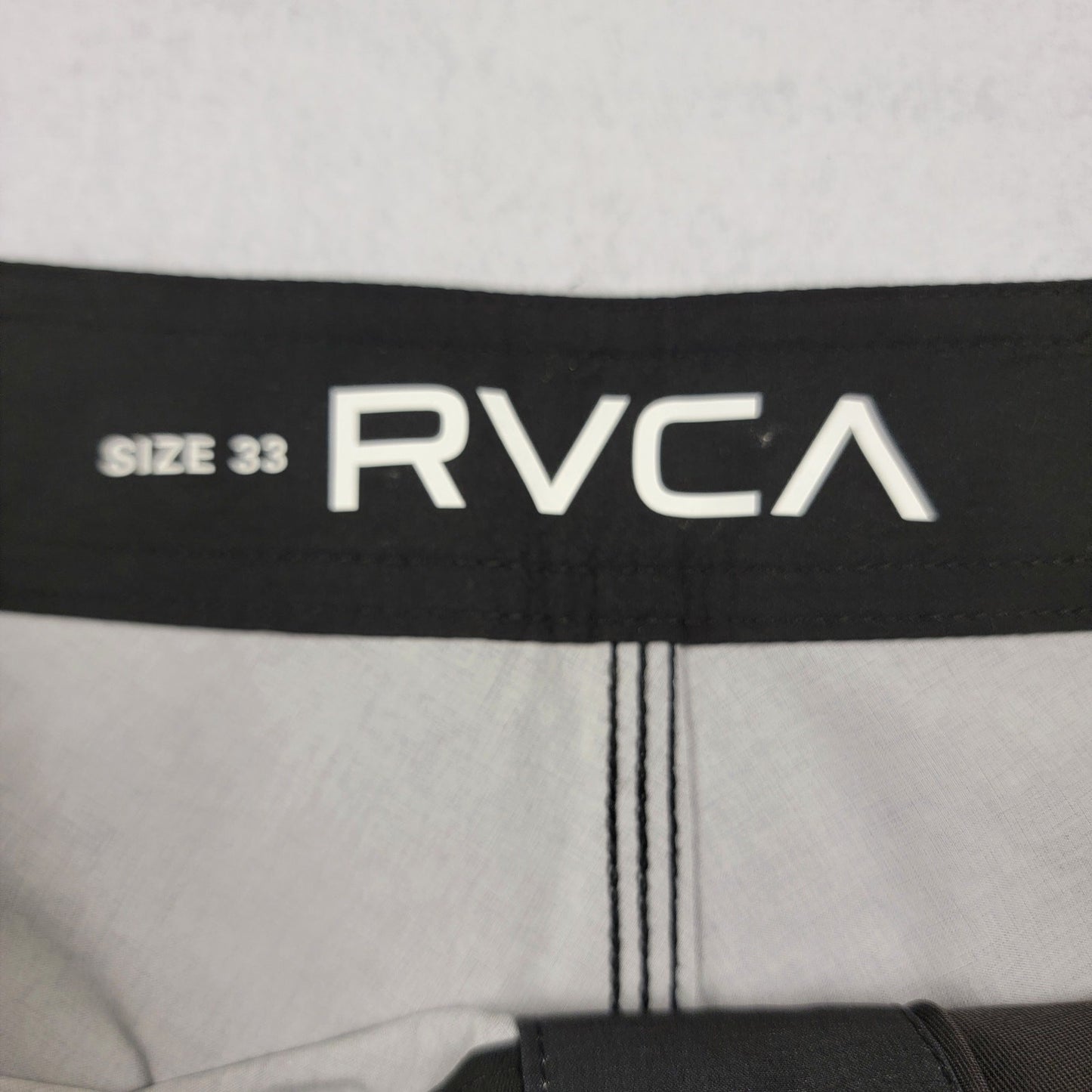 RVCA Apex Trunk 18″ Boardshorts Black Gray Side Panel Men’s Size 33 NWT2