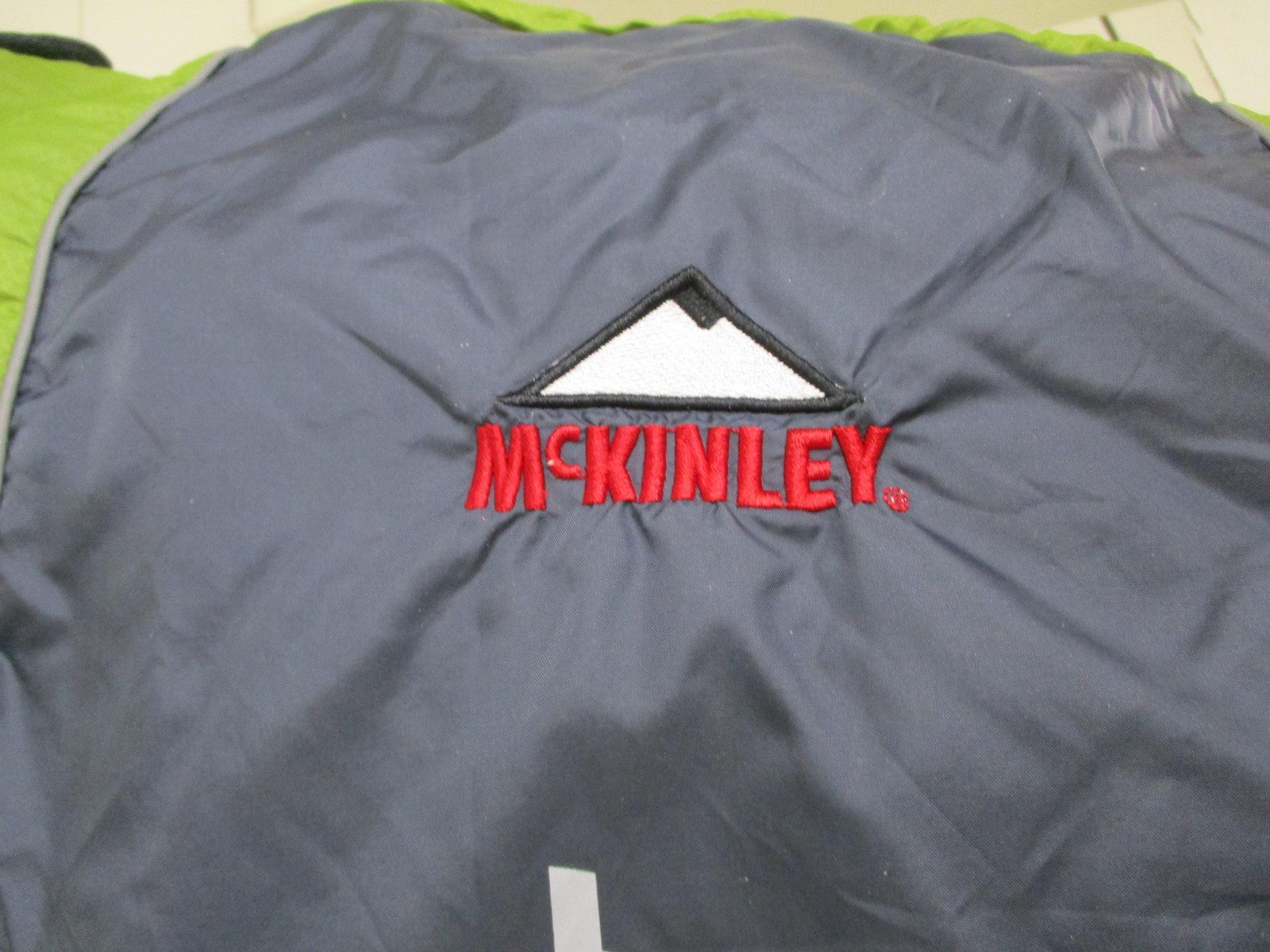 McKINLEY Discovery Light Sleeping Bag Large Thermolite Synthetic Green Camping2