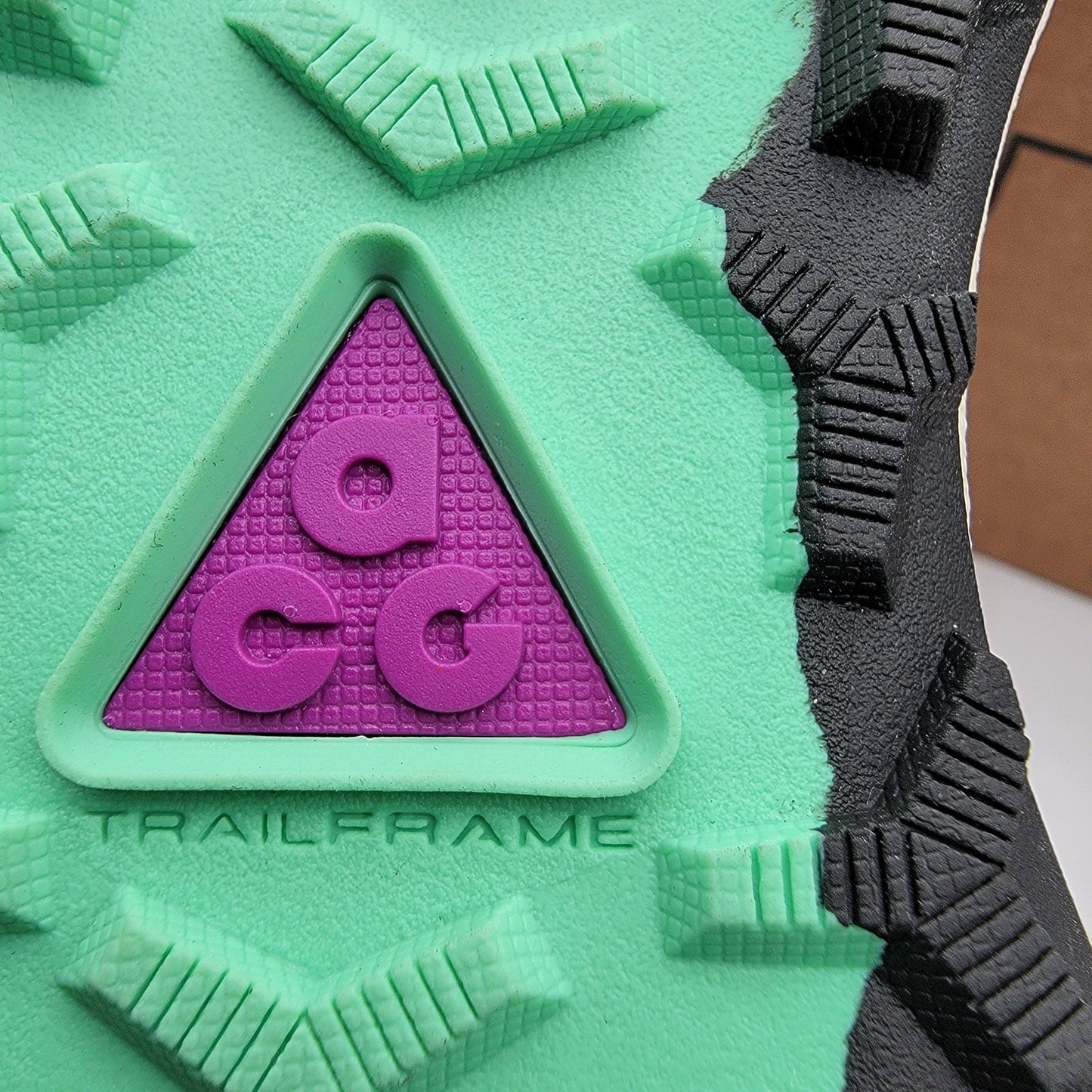 Nike ACG Lowcate Smoke Grey Vivid Purple  Size 5.5 DX2256 002