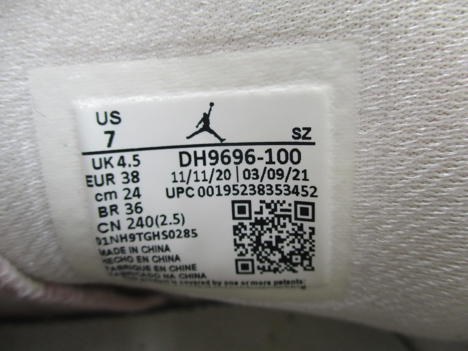 Air Jordan 6 Retro Gold Hoops Shoes Womens Size 7 White Pink Sneakers DH9696-10019