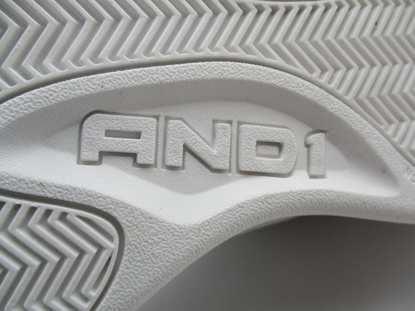 AND1 Shoes Kids Size 5 White Pink Basketball Sneakers Mid Top GGA143GX001 1A211