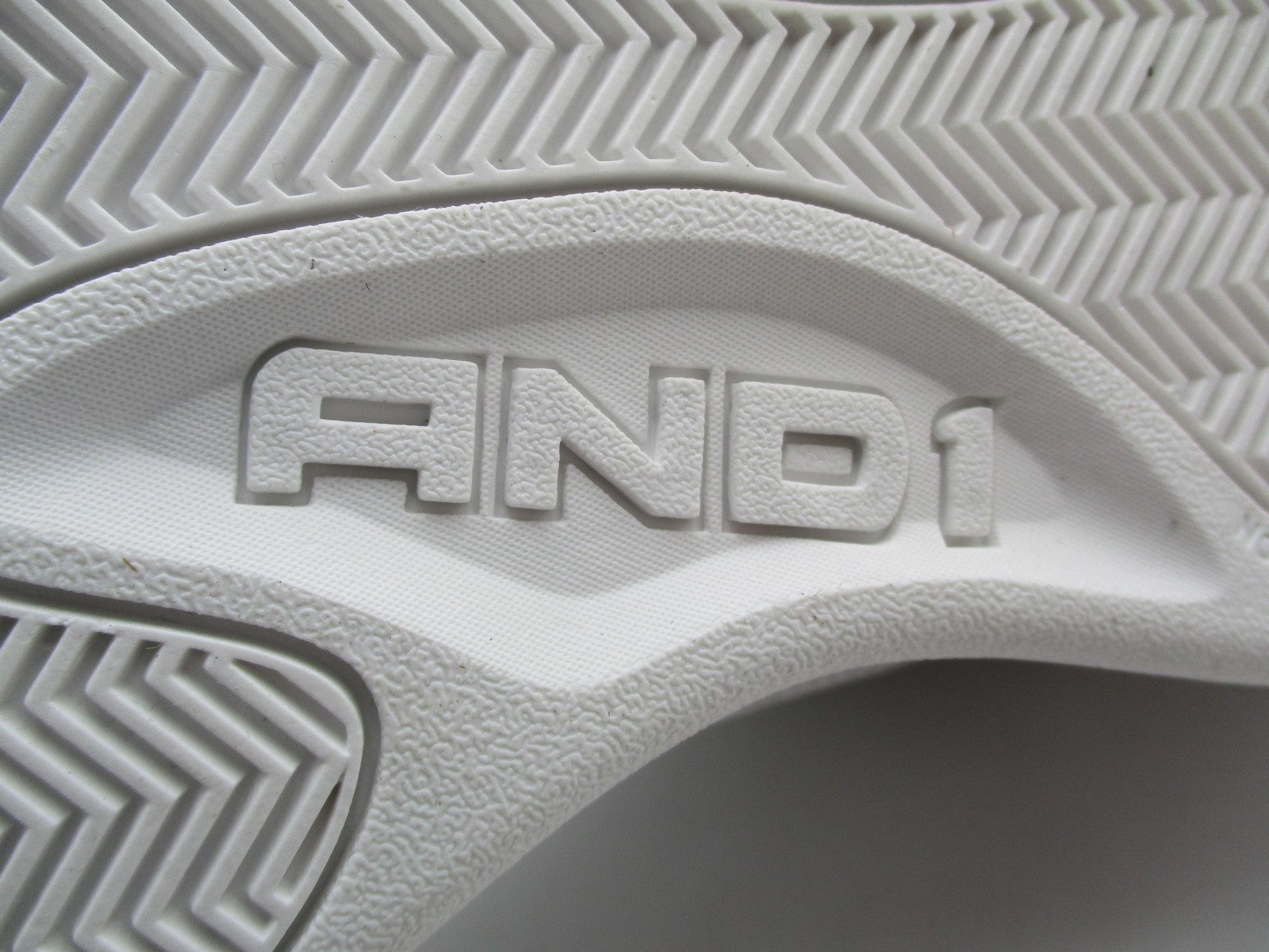 AND1 Shoes Kids Size 5 White Pink Basketball Sneakers Mid Top GGA143GX001 1A211