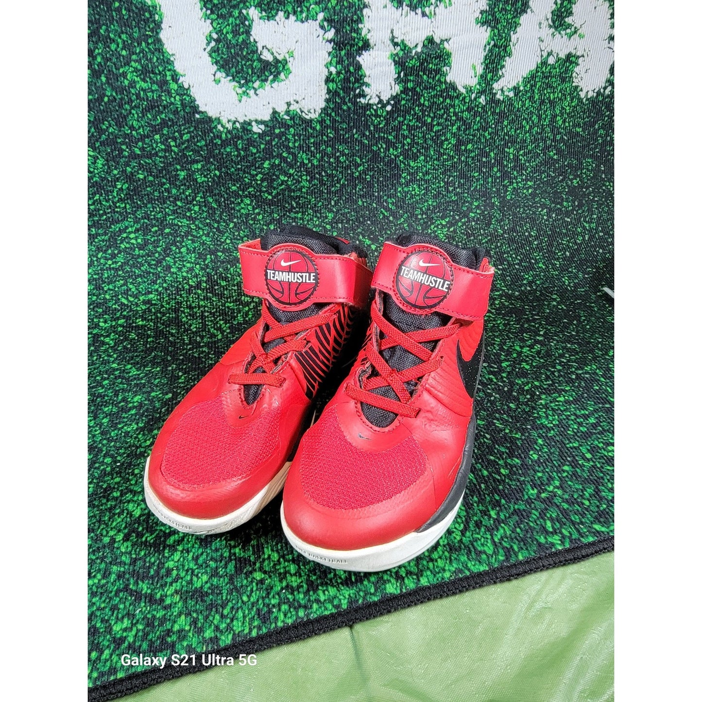 Nike Team Hustle D9 PS 'University Red' Sz 2Y AQ42256000